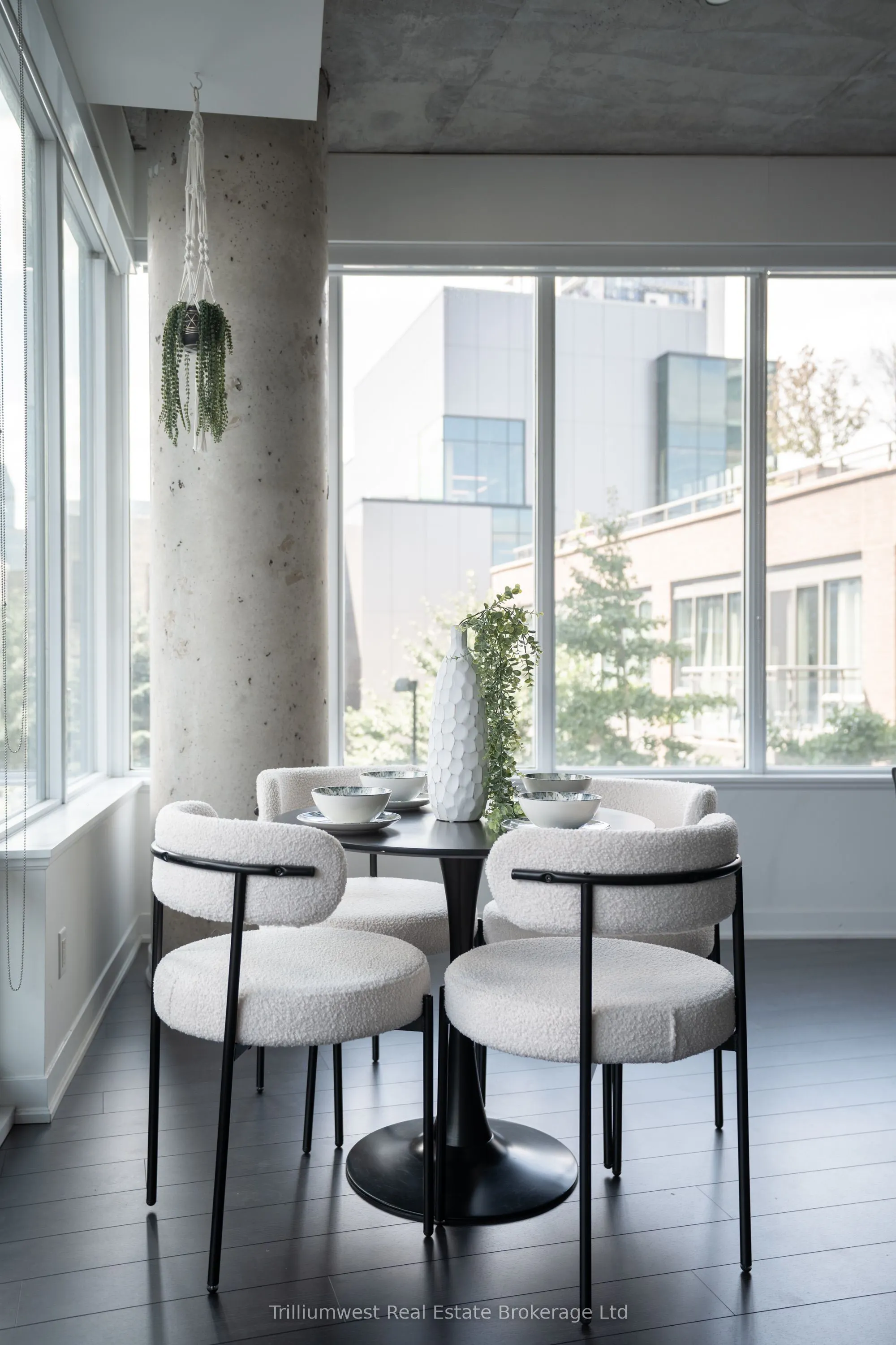 85 Duke Street W, #209