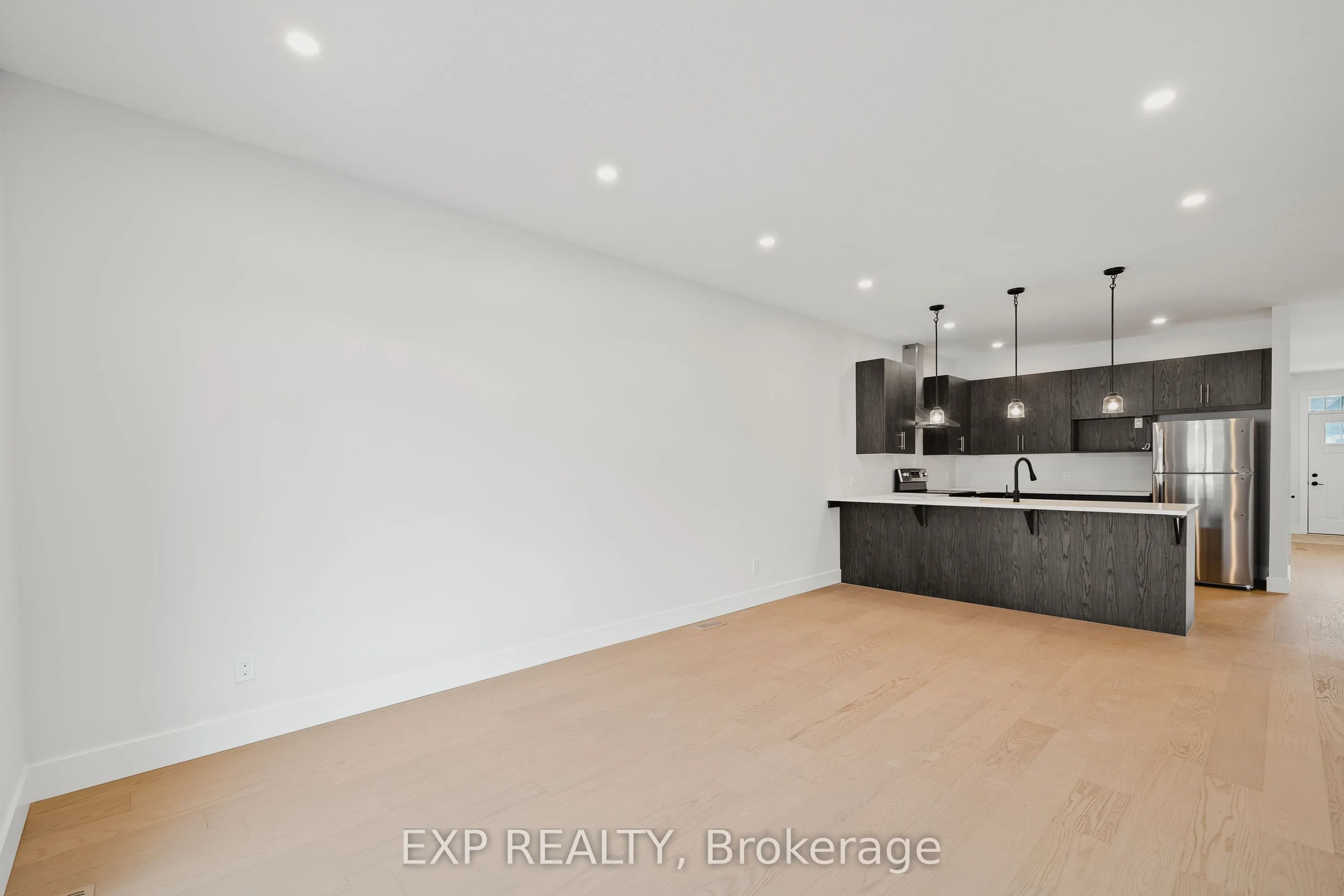 12 Washington Street, #203