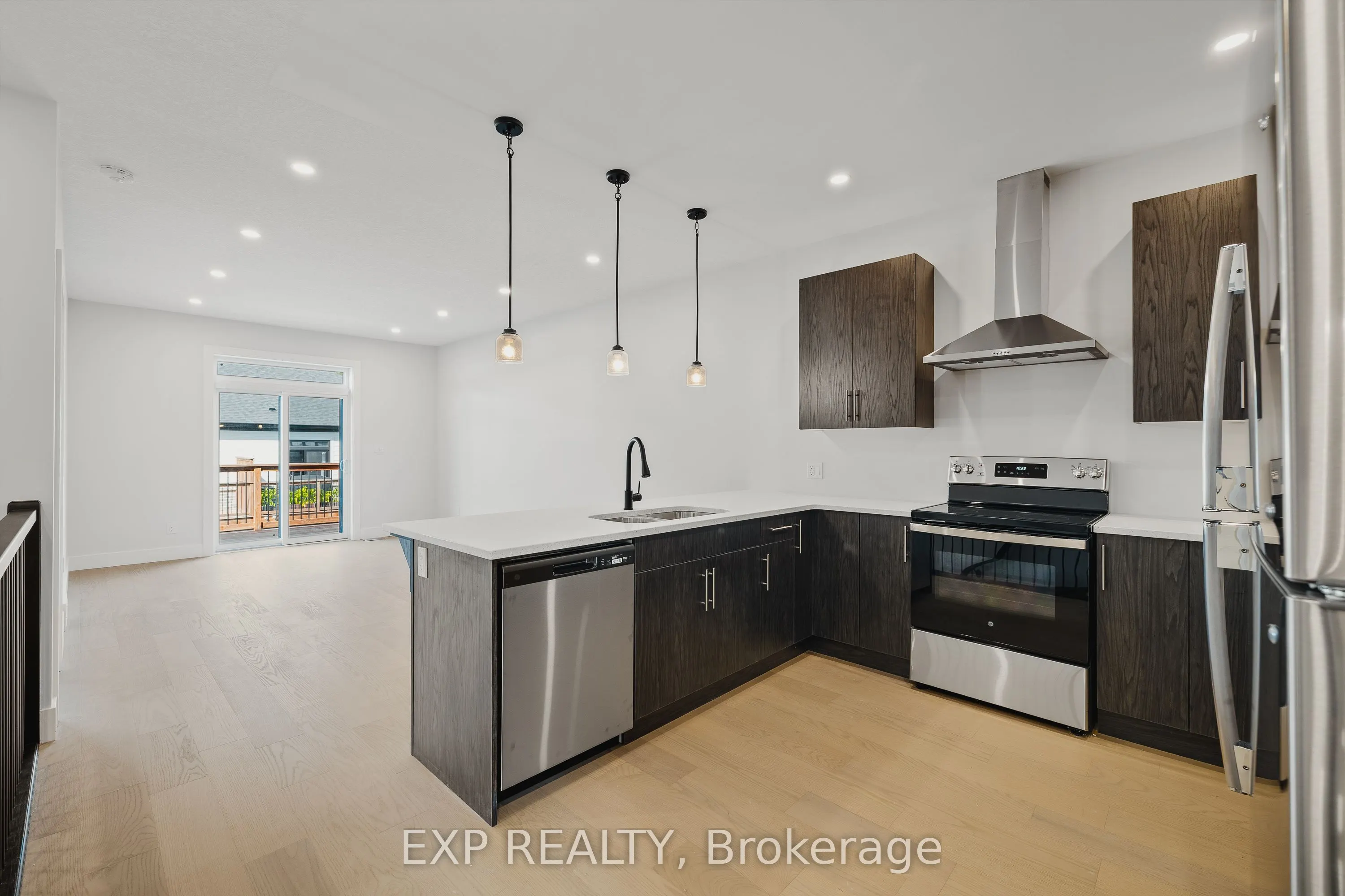 12 Washington Street, #203