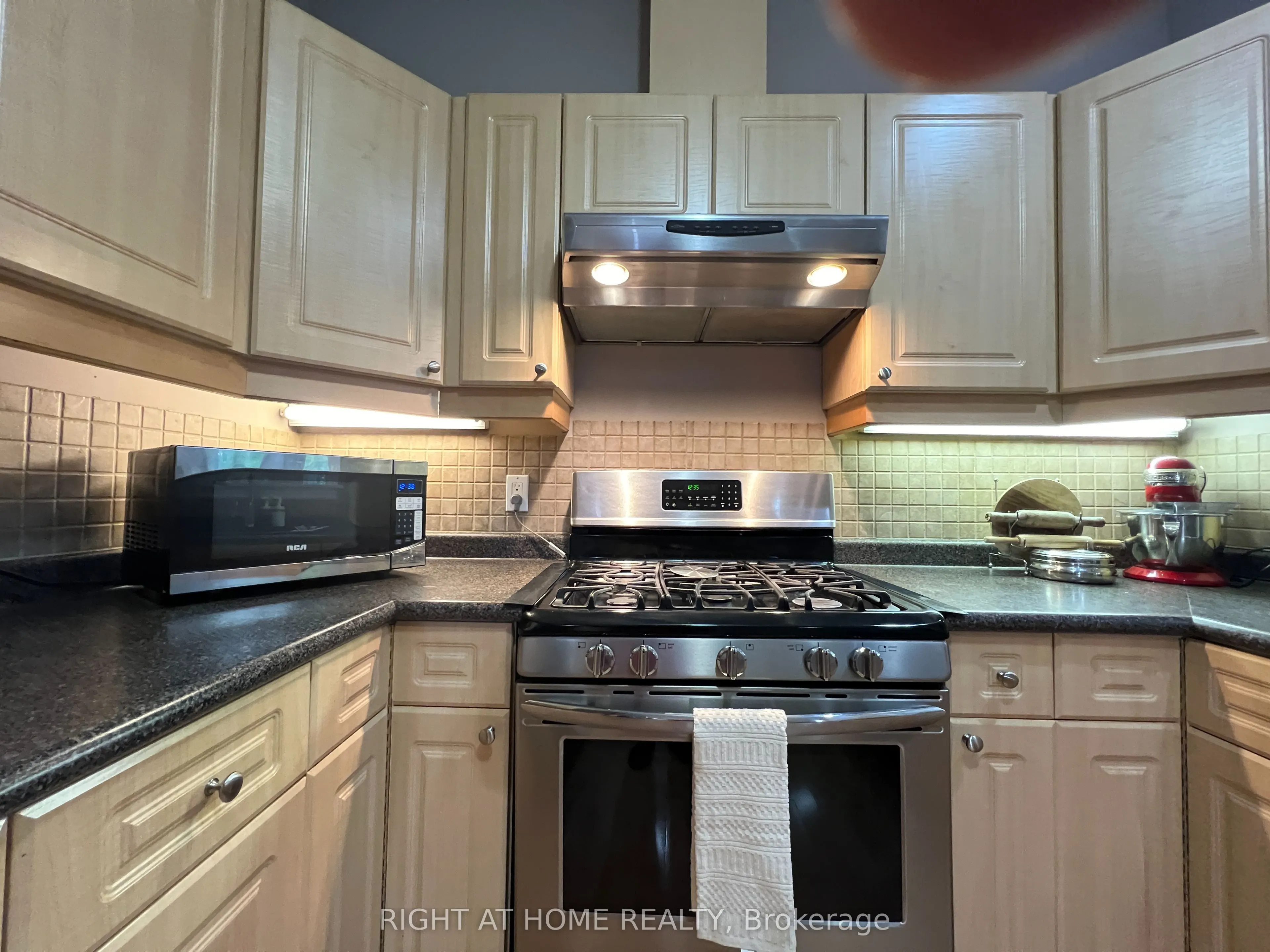 1574 Richmond Street, #7