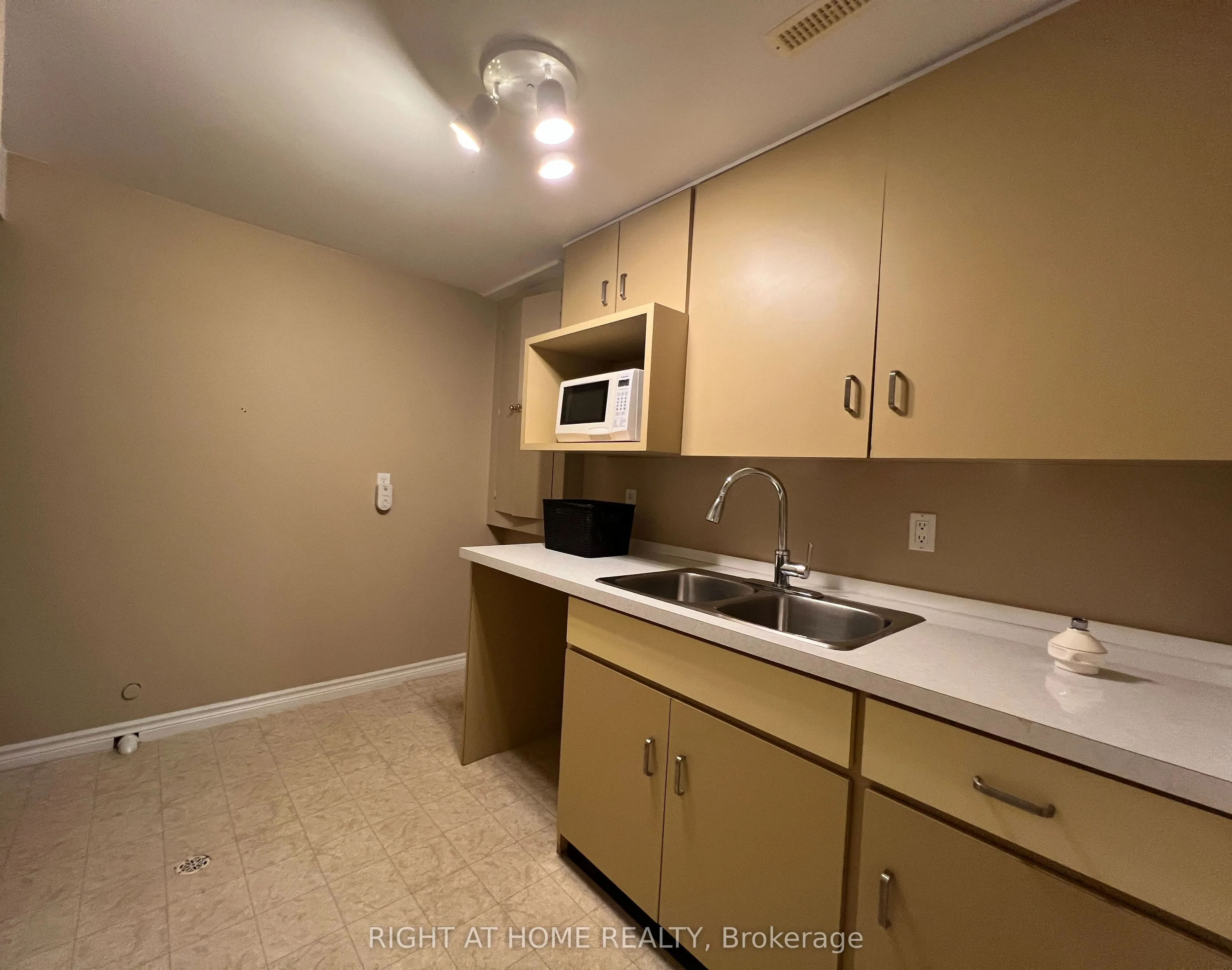 1574 Richmond Street, #7