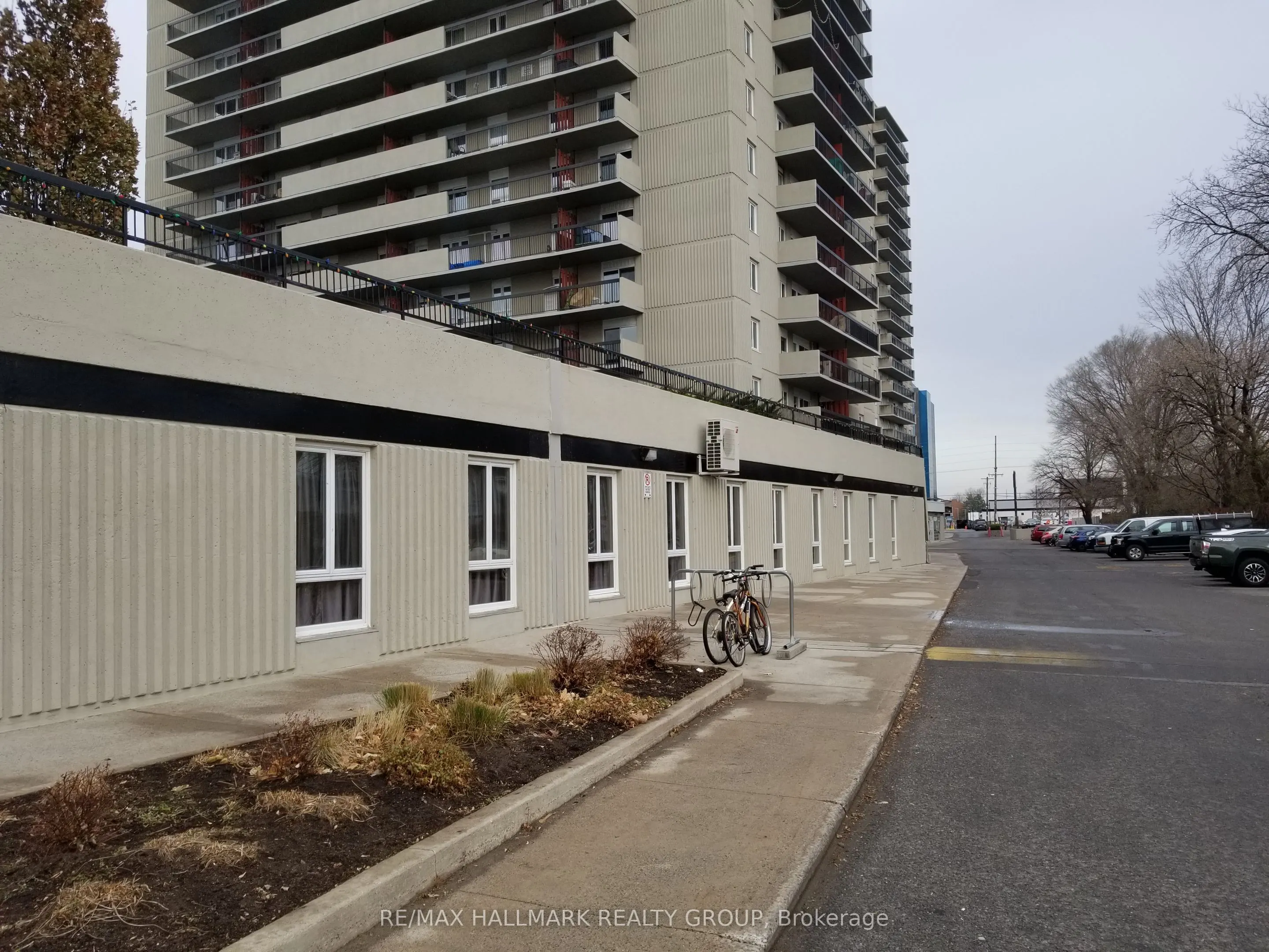 158 C MCARTHUR Avenue, #1704