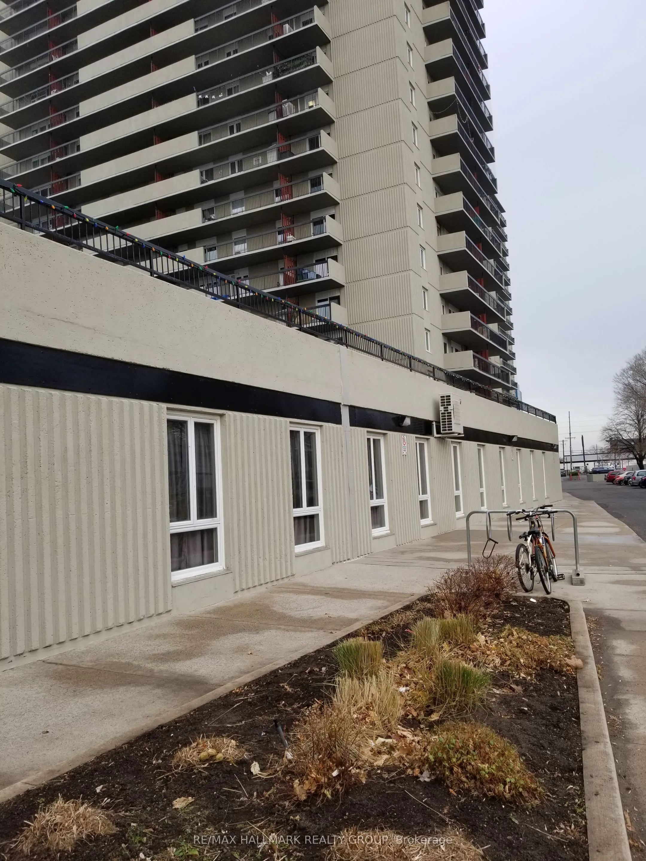 158 C MCARTHUR Avenue, #1704