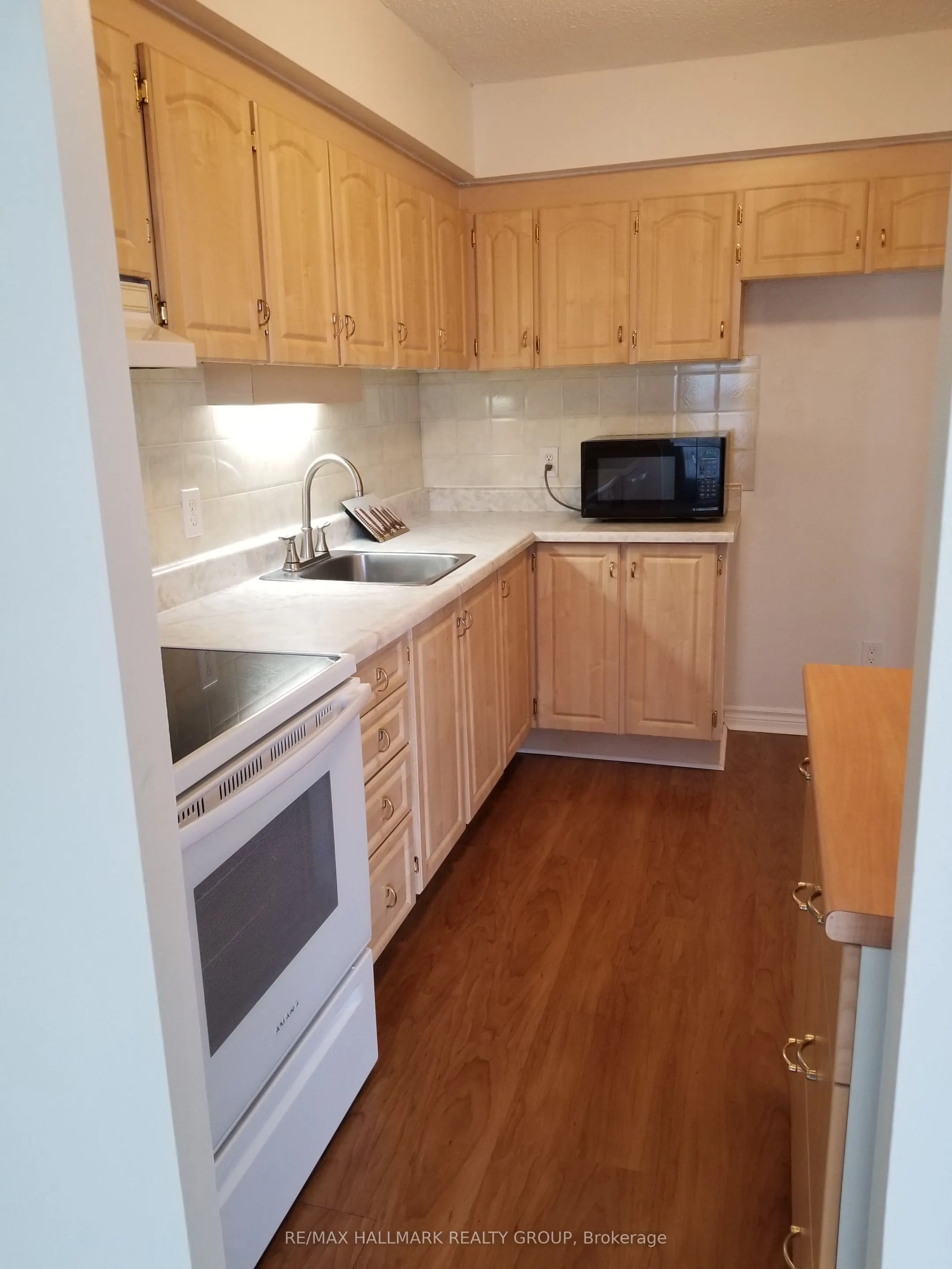 158 C MCARTHUR Avenue, #1704