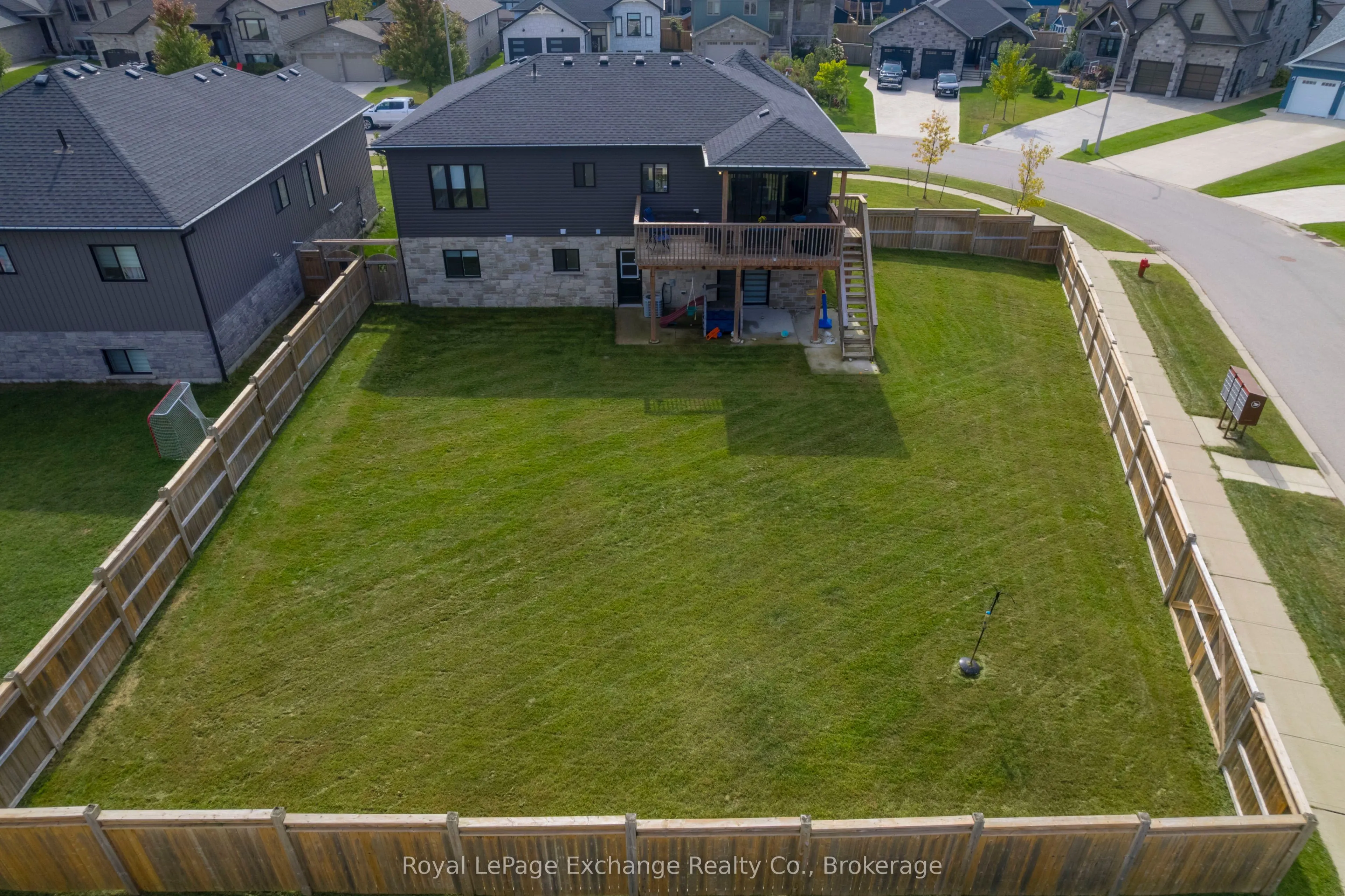 31 Lakefield Drive