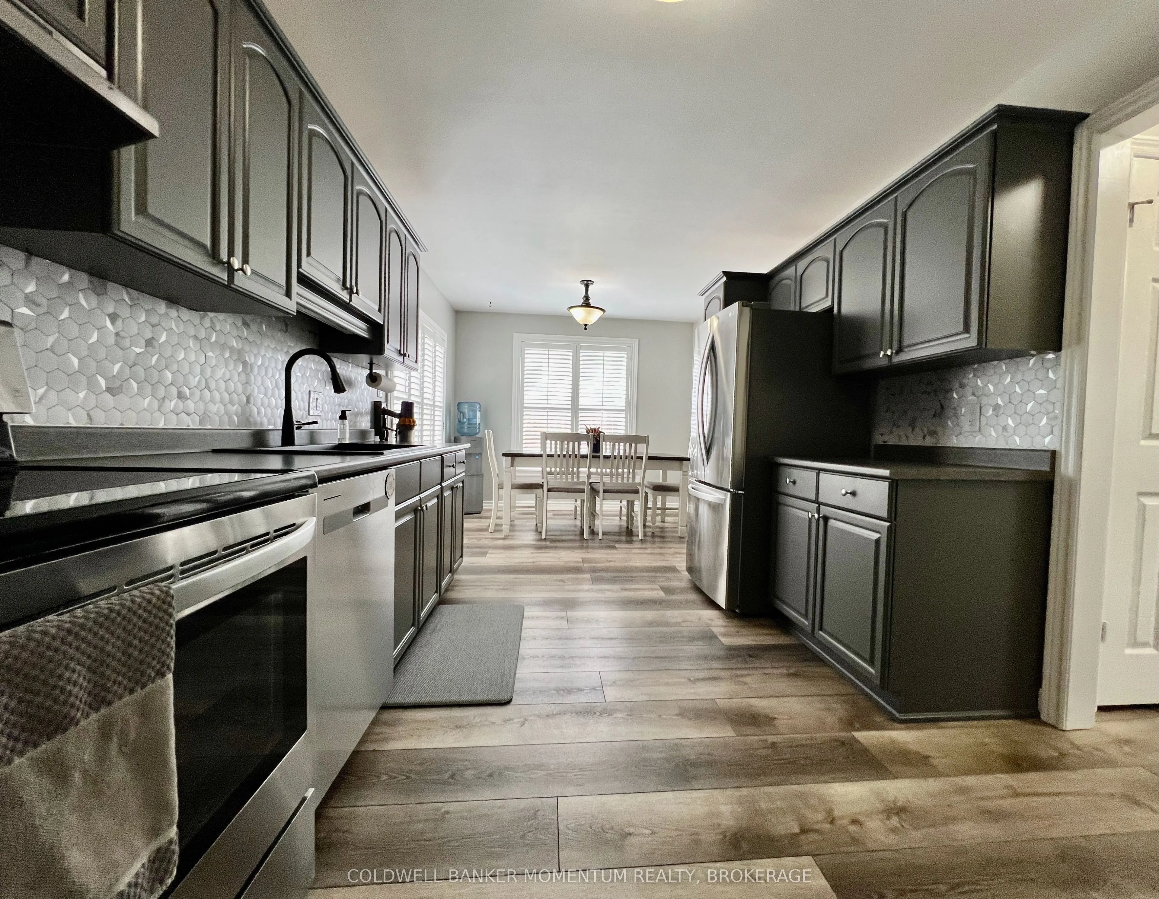 3933 Vineyard Crescent