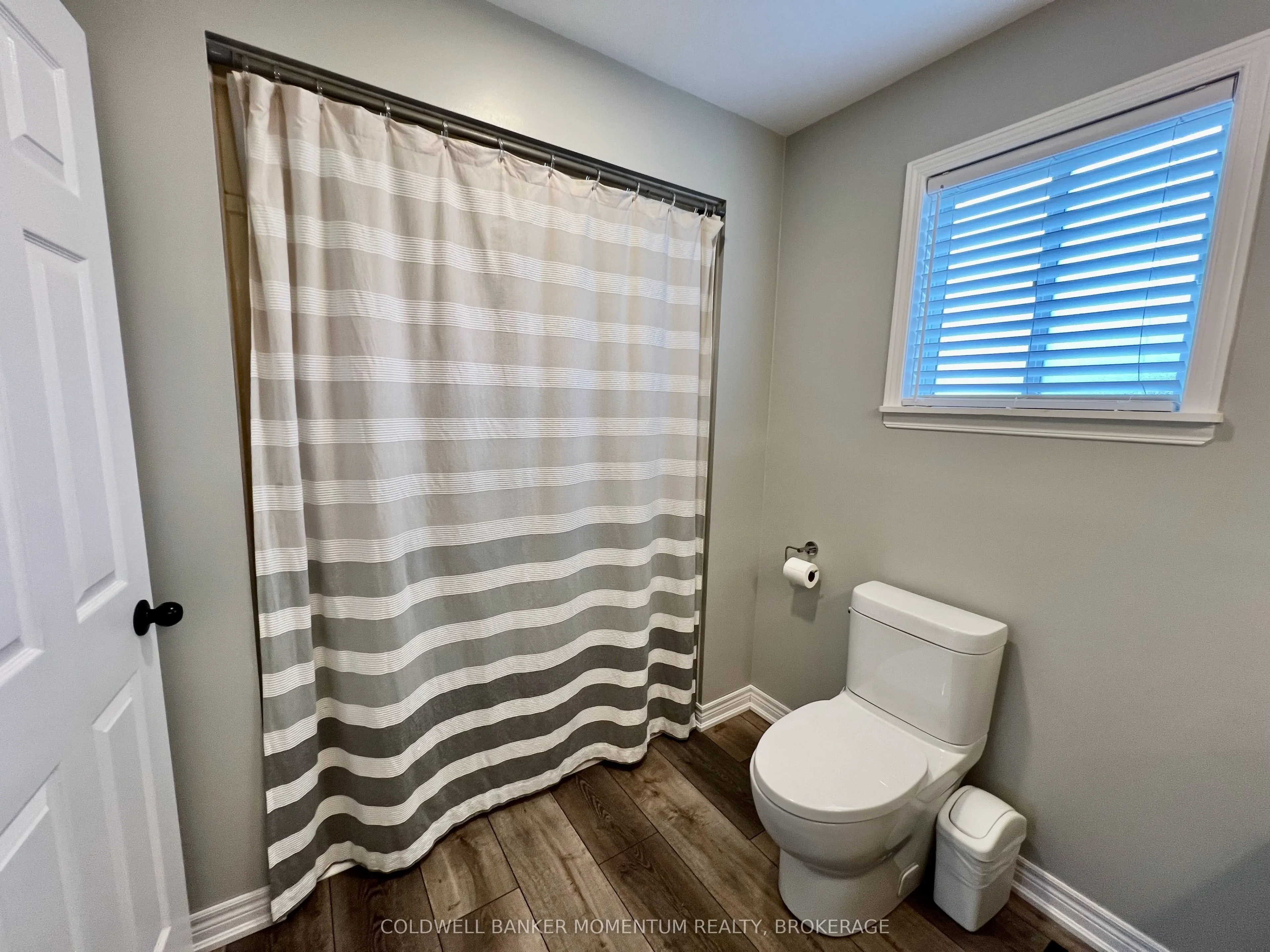 3933 Vineyard Crescent