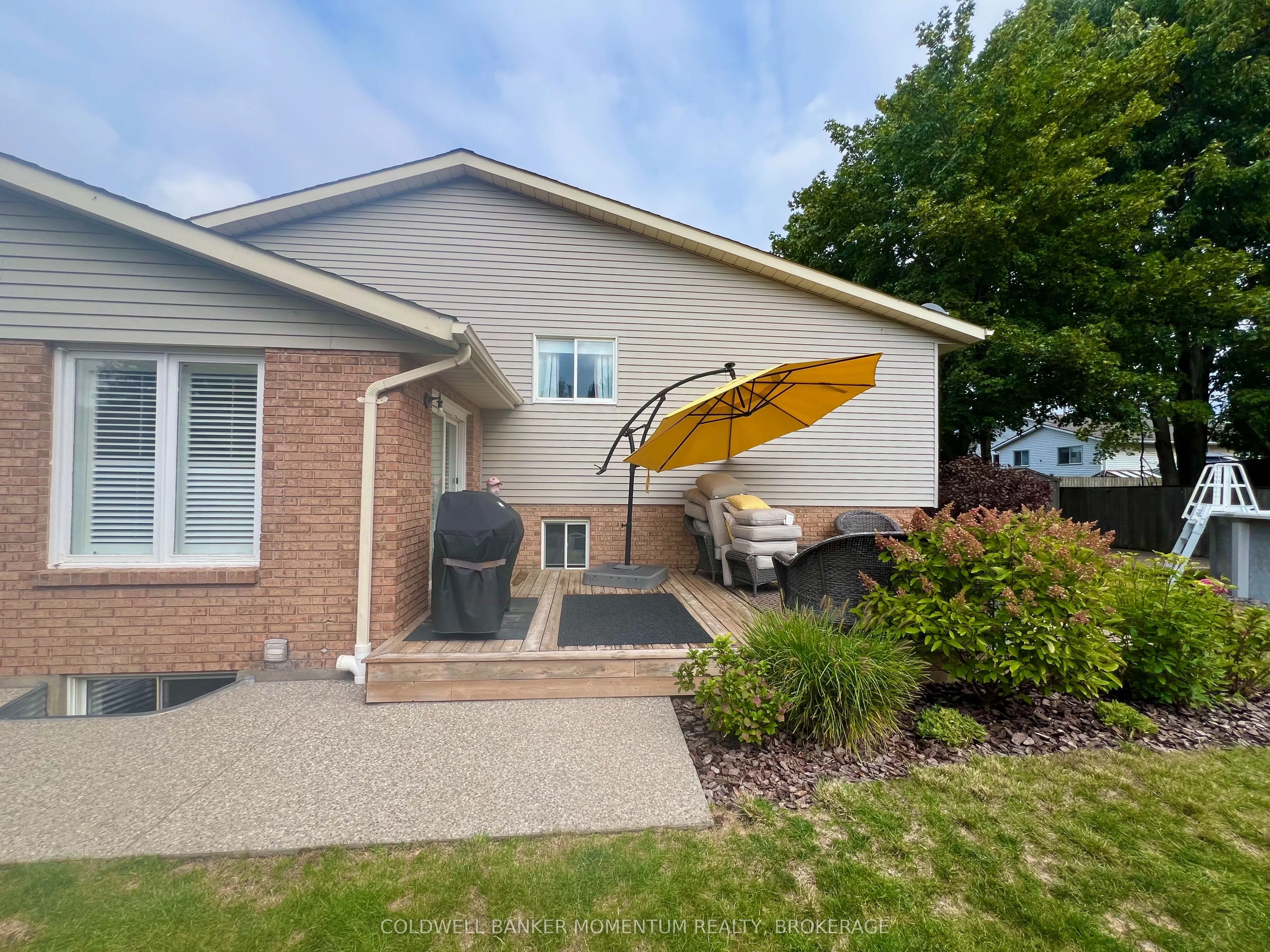 3933 Vineyard Crescent