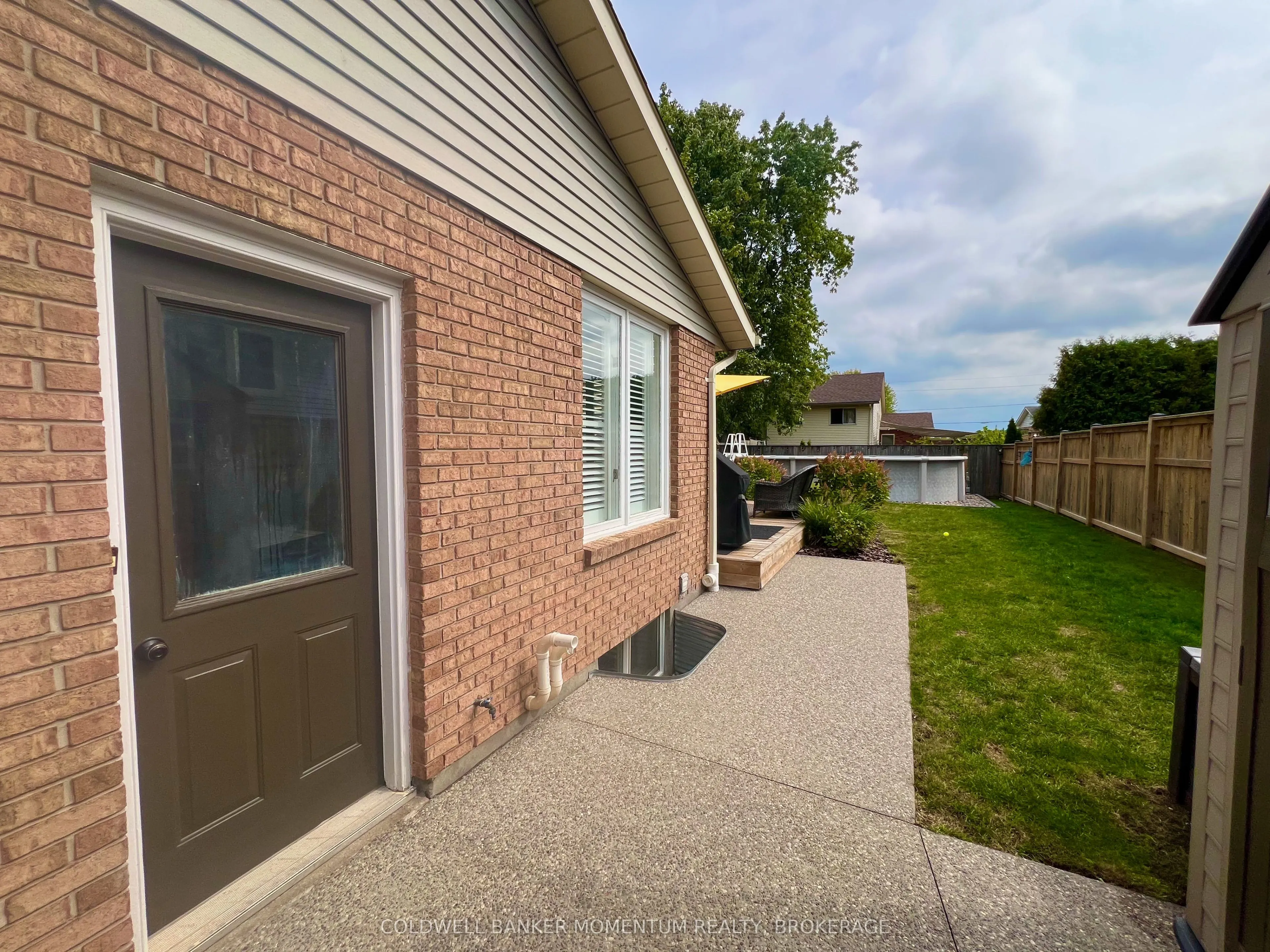 3933 Vineyard Crescent