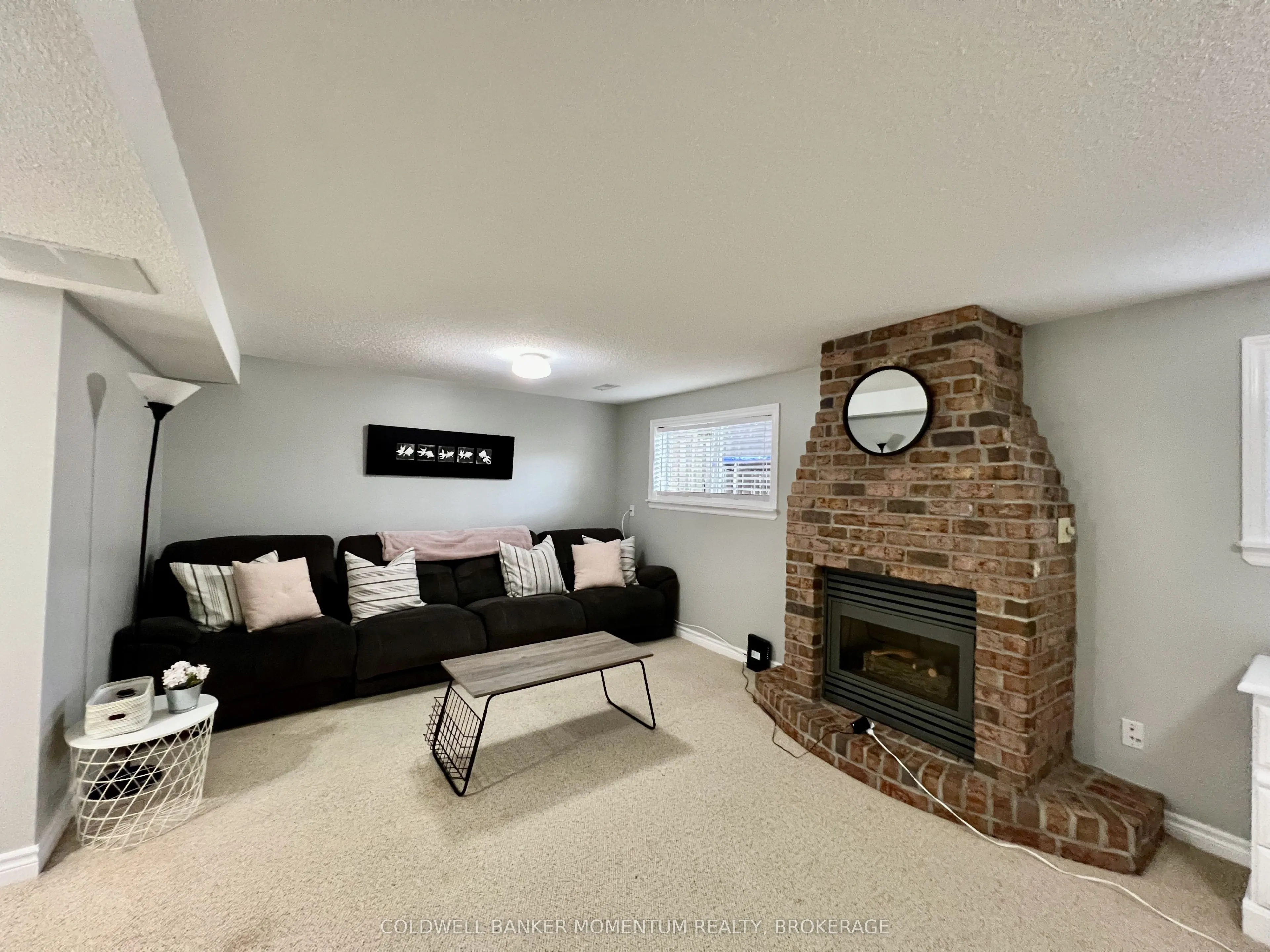 3933 Vineyard Crescent