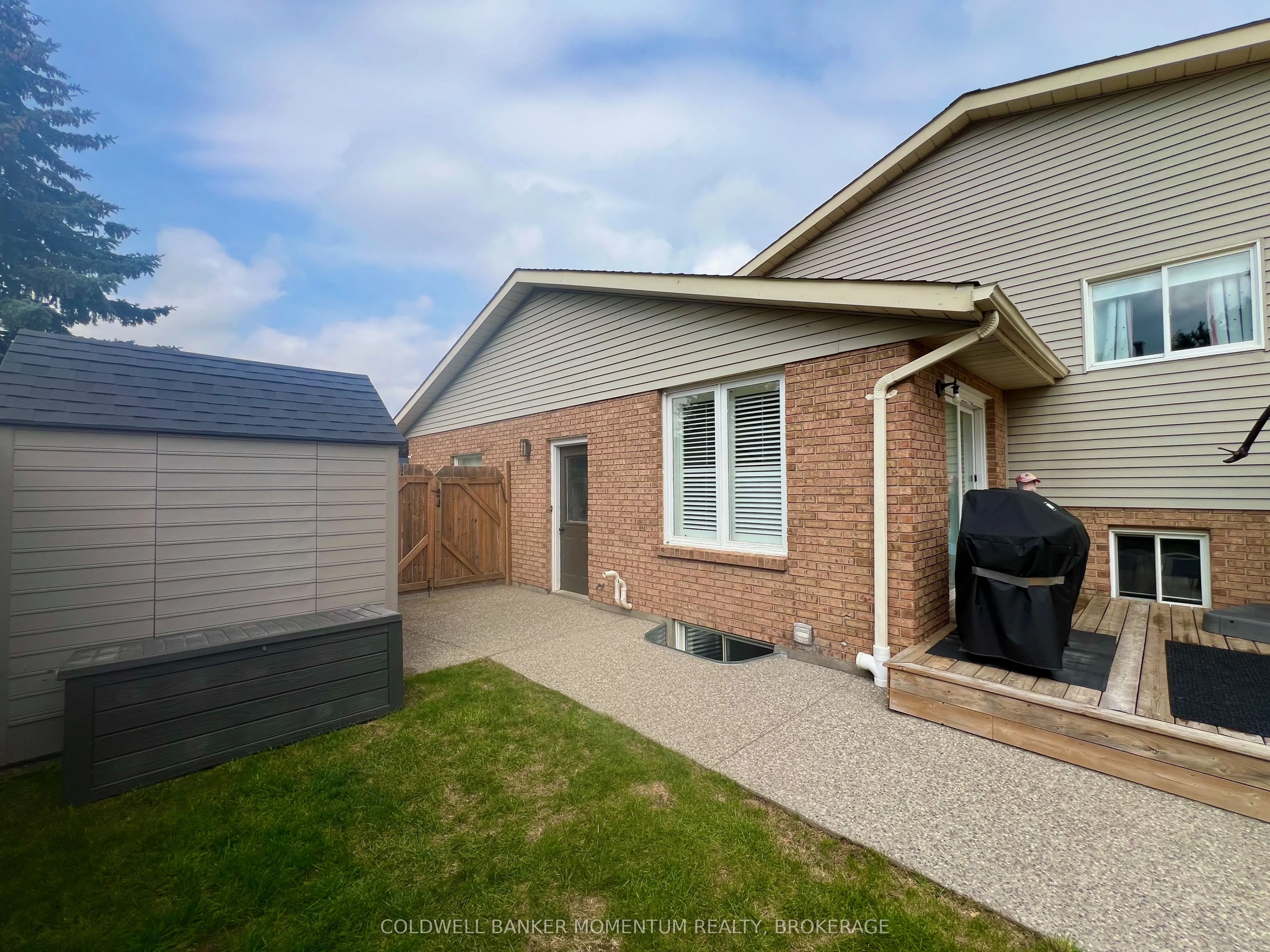 3933 Vineyard Crescent