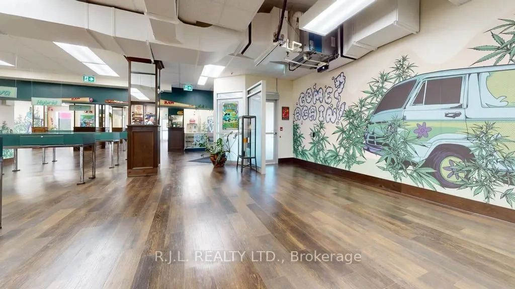 172 Simcoe Street, #Main