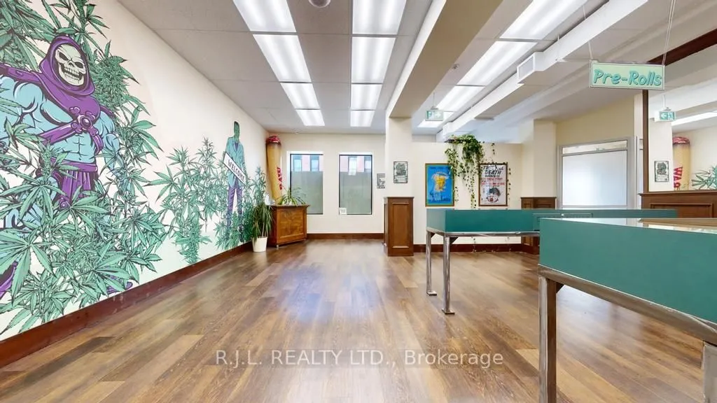 172 Simcoe Street, #Main
