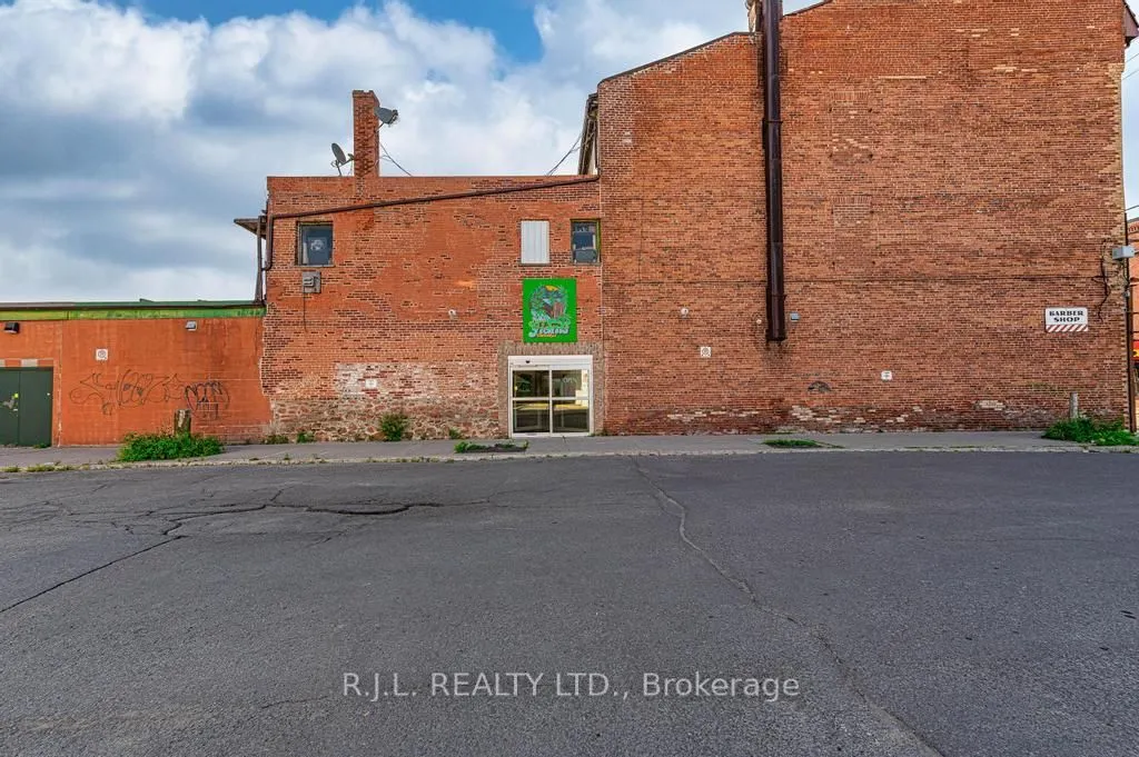 172 Simcoe Street, #Main
