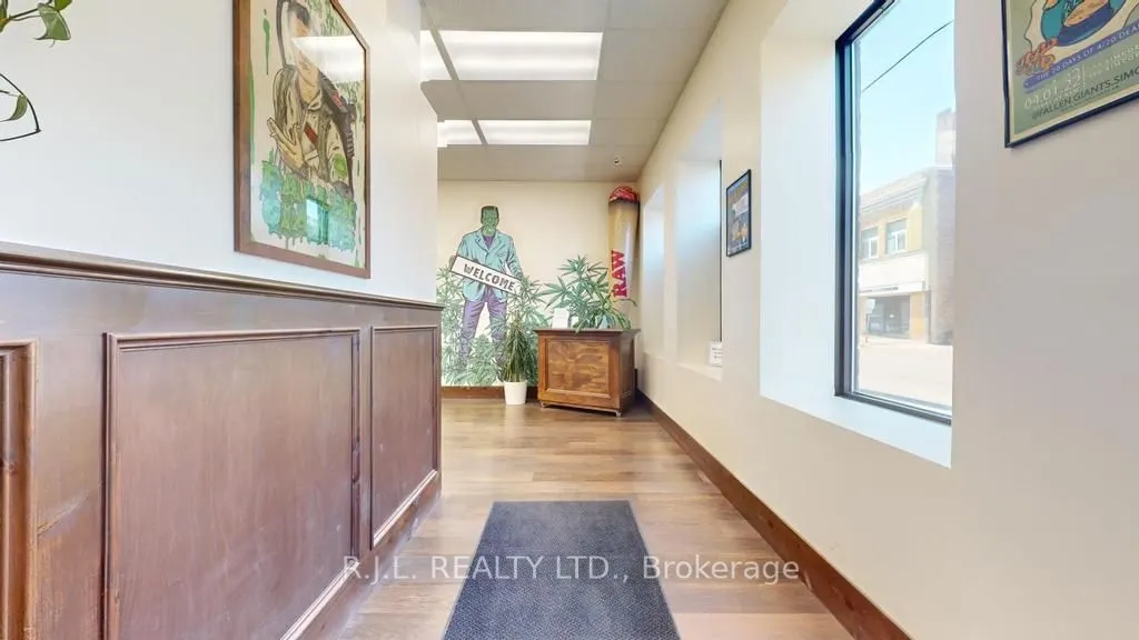 172 Simcoe Street, #Main