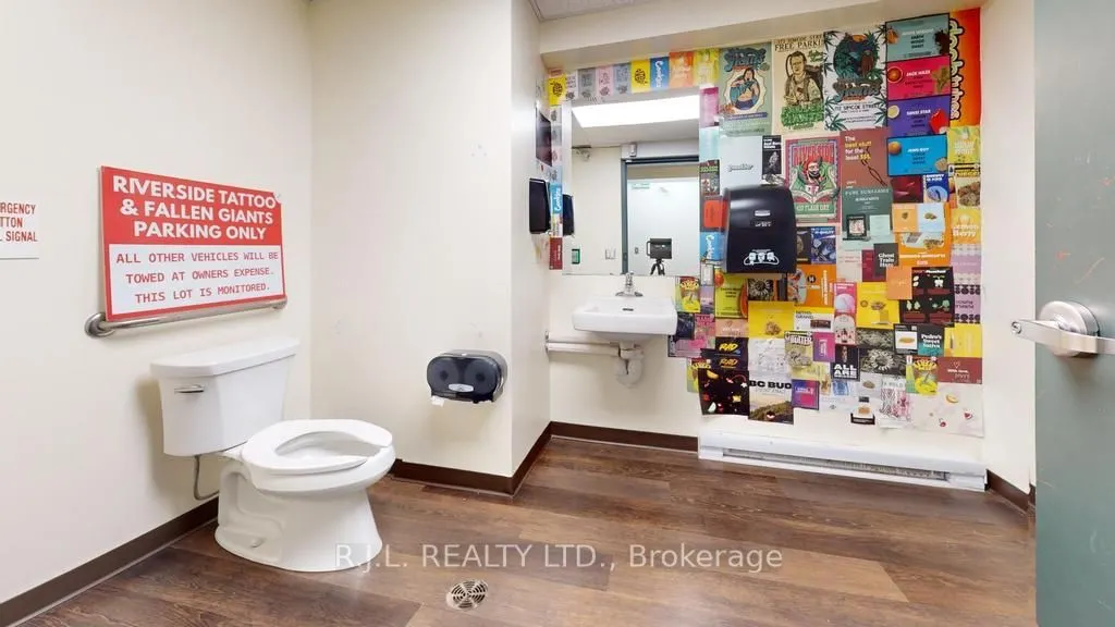 172 Simcoe Street, #Main