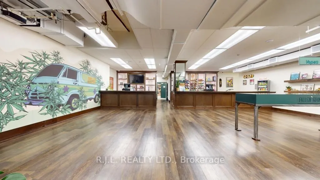 172 Simcoe Street, #Main