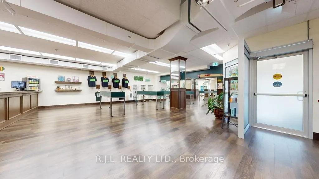 172 Simcoe Street, #Main
