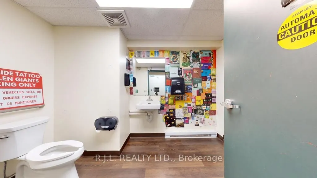 172 Simcoe Street, #Main