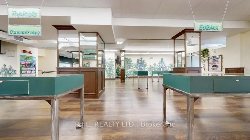 172 Simcoe Street, #Main