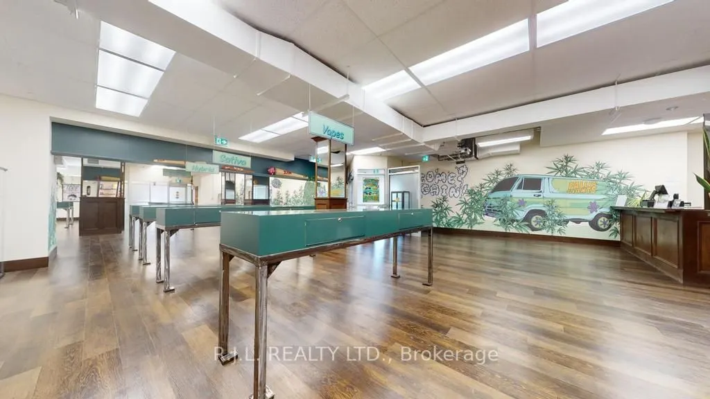 172 Simcoe Street, #Main