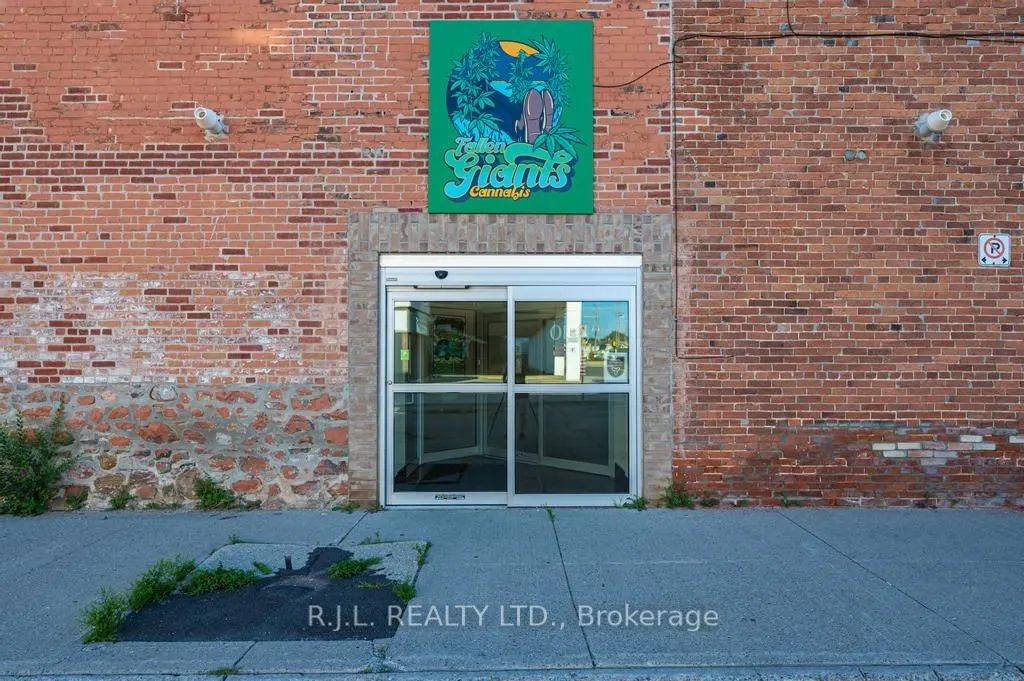 172 Simcoe Street, #Main