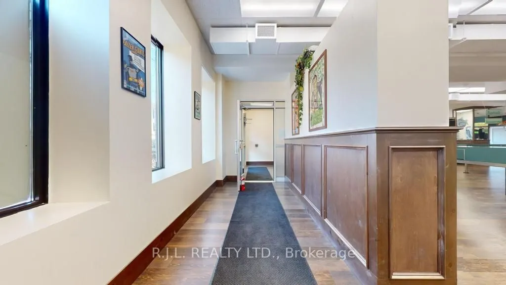 172 Simcoe Street, #Main