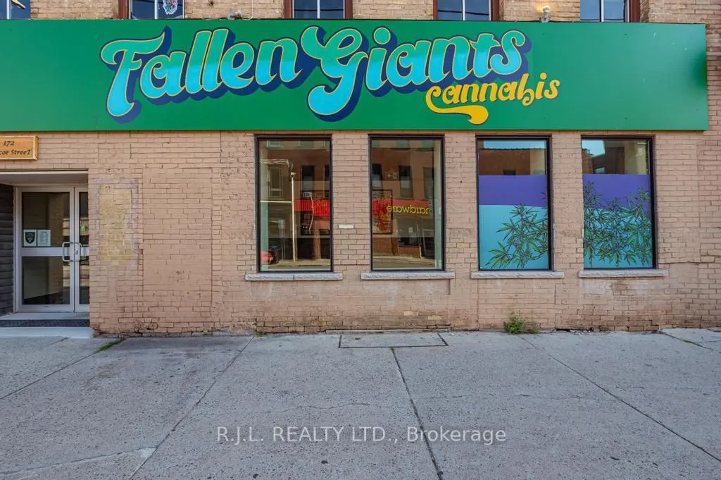 172 Simcoe Street, #Main