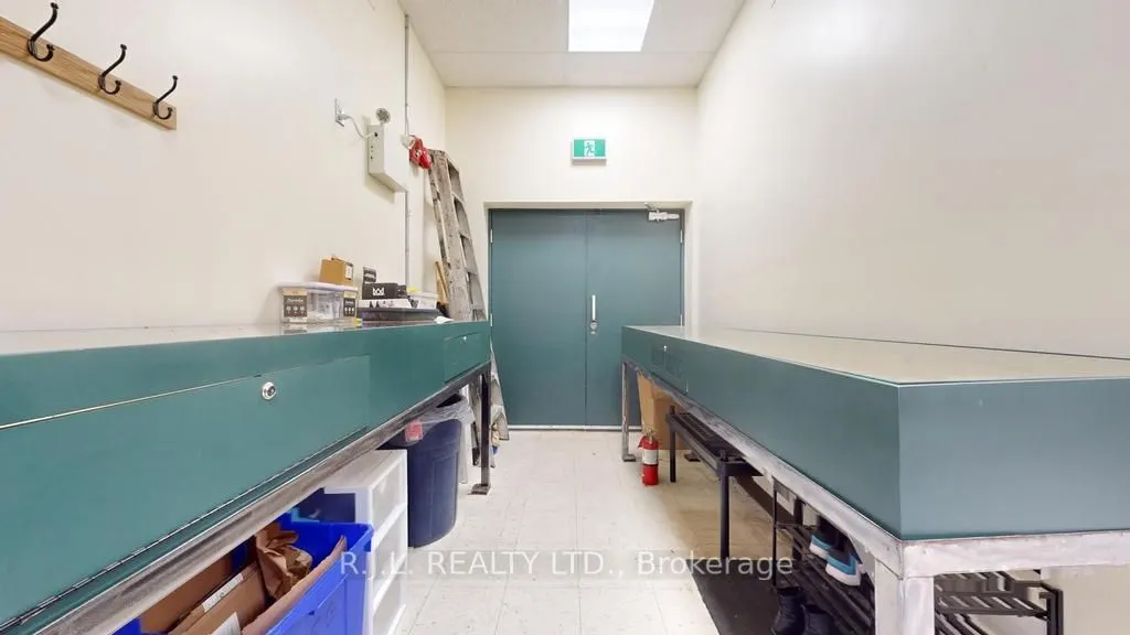172 Simcoe Street, #Main