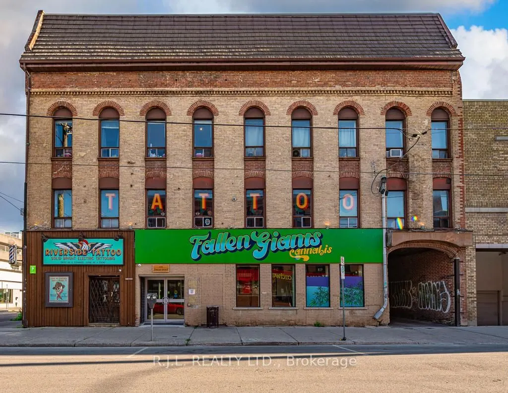 172 Simcoe Street, #Main