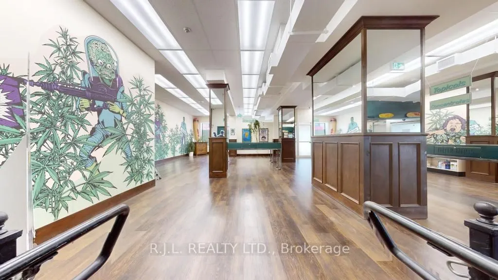 172 Simcoe Street, #Main