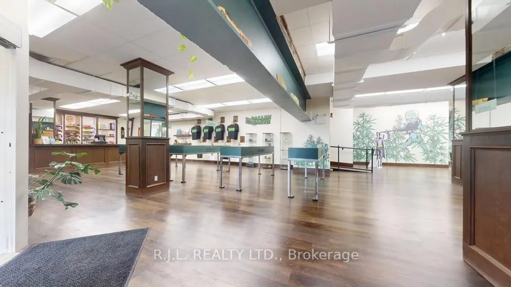 172 Simcoe Street, #Main