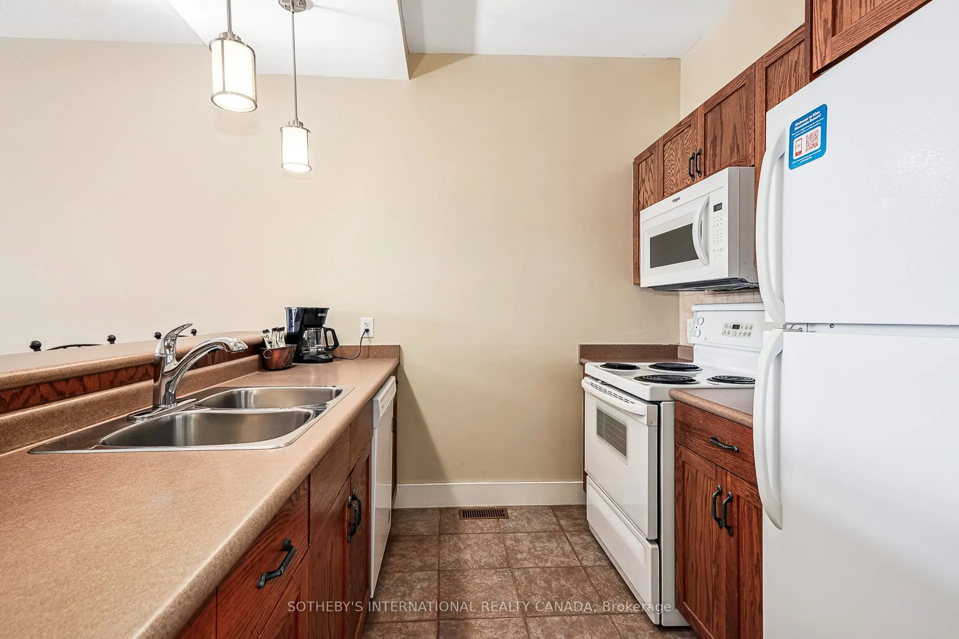 125 Fairway Court, #120