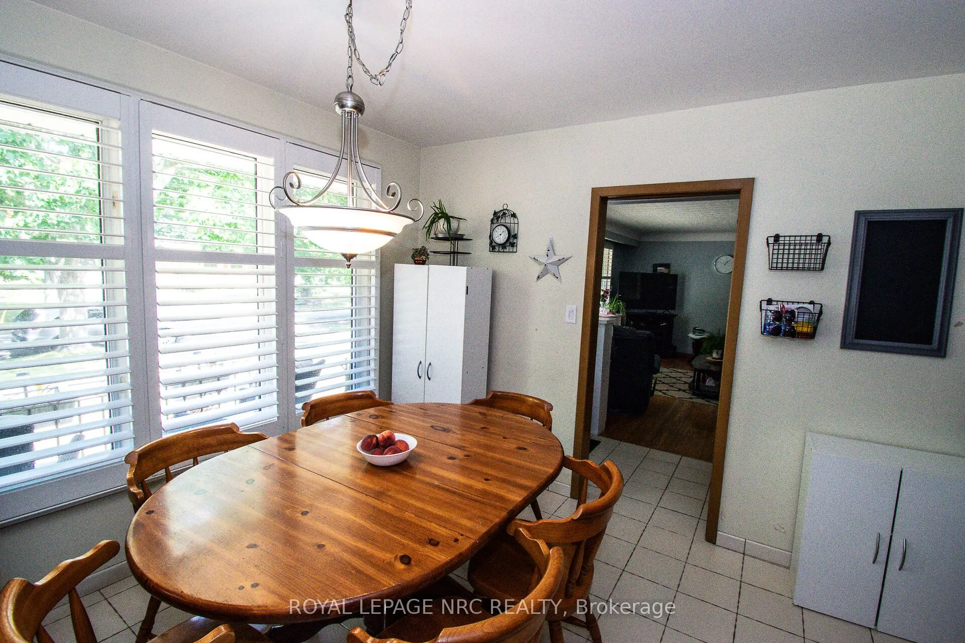 73 Lockview Crescent