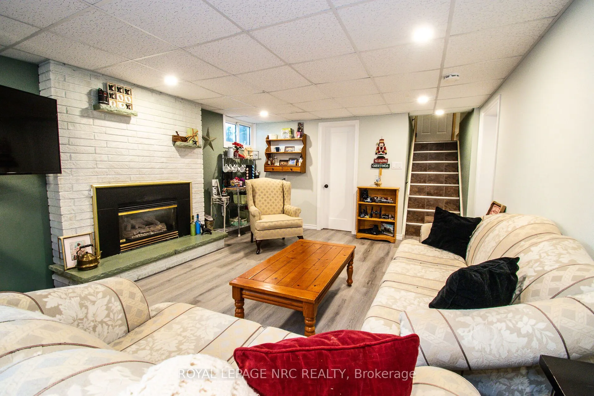 73 Lockview Crescent