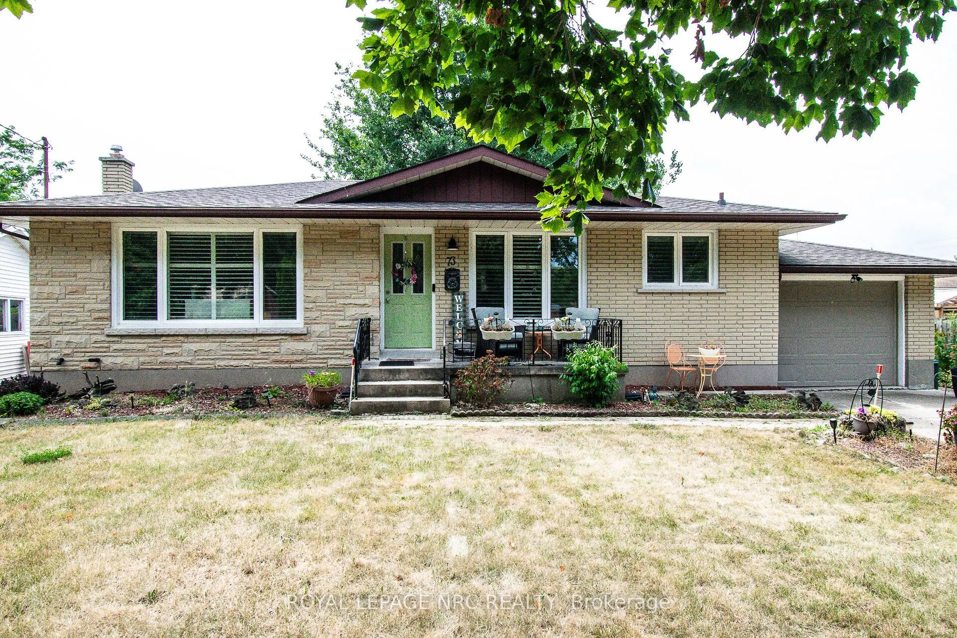 73 Lockview Crescent