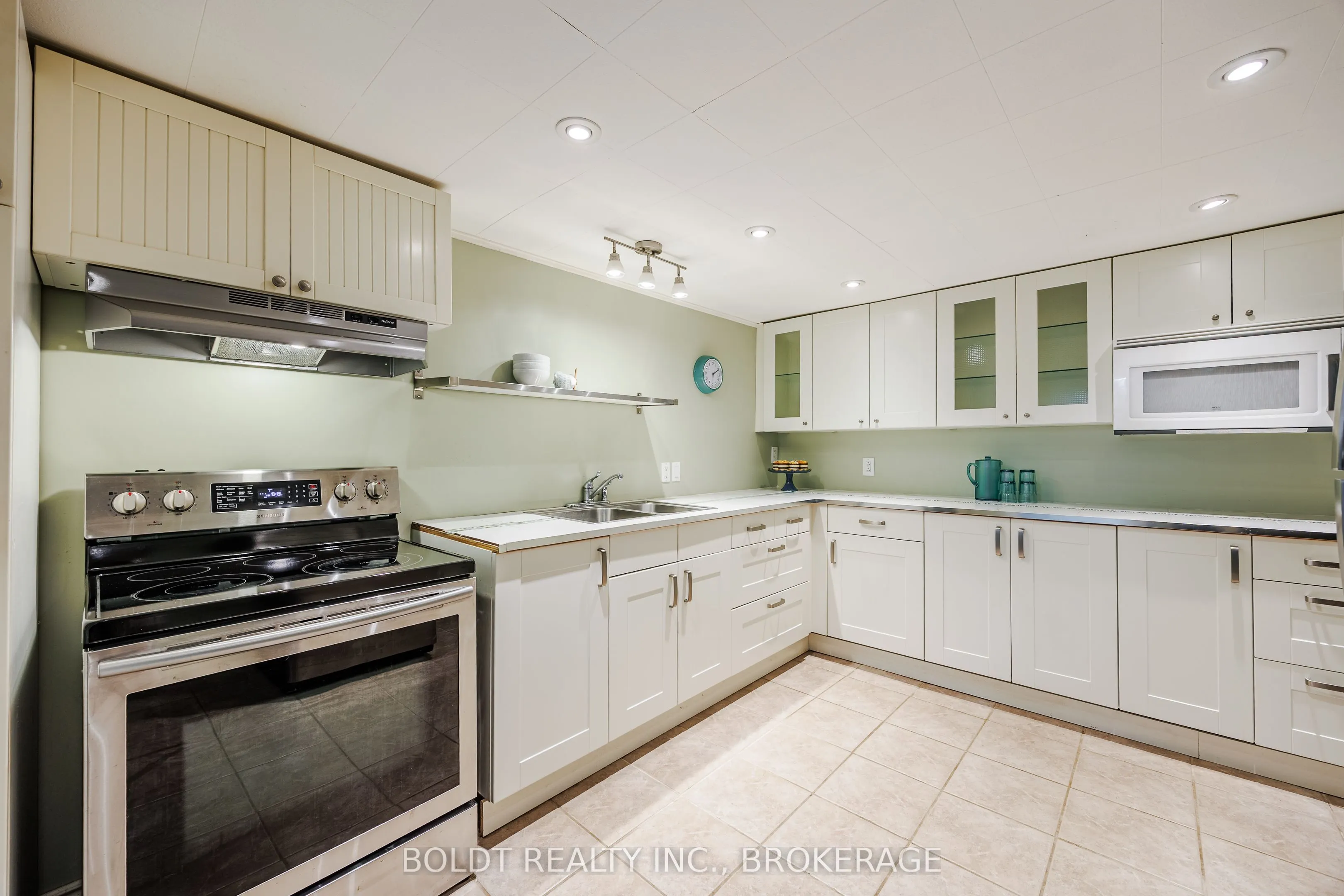 25 Neptune Drive