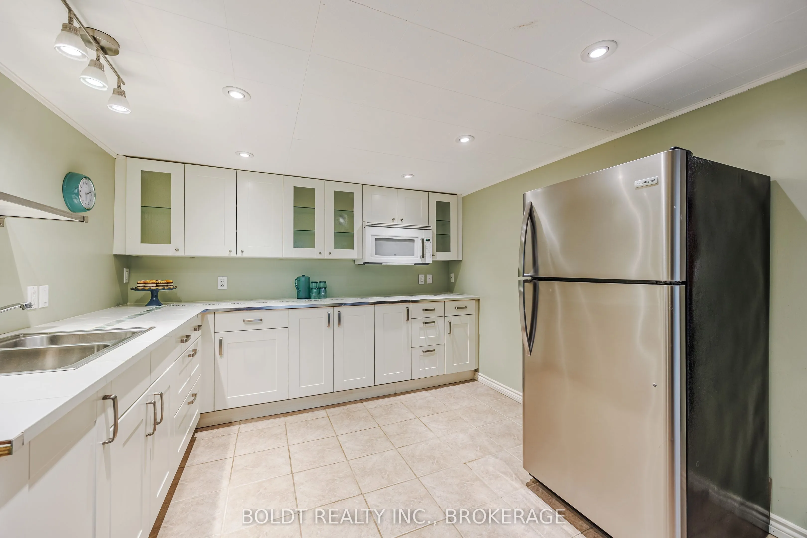 25 Neptune Drive