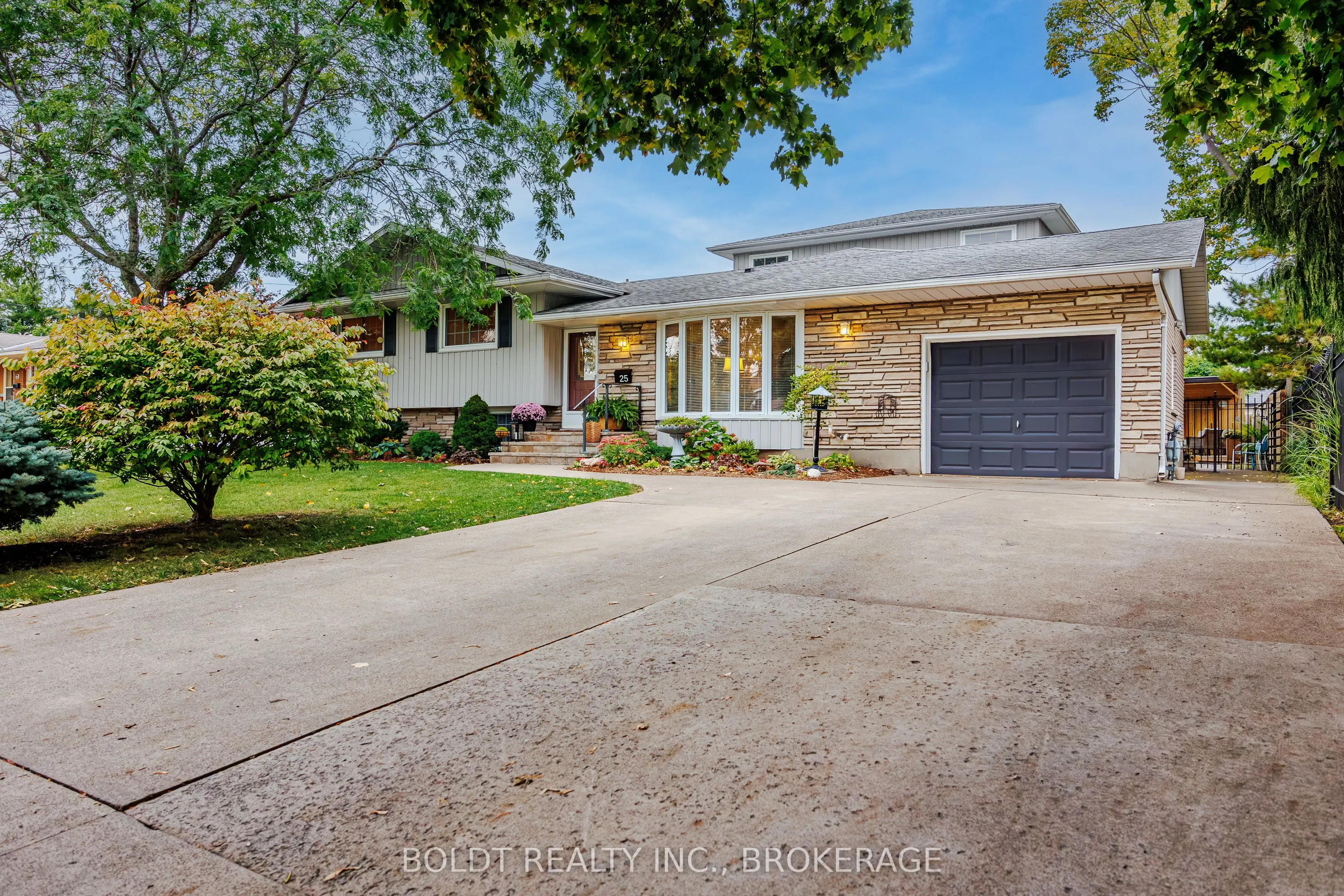 25 Neptune Drive