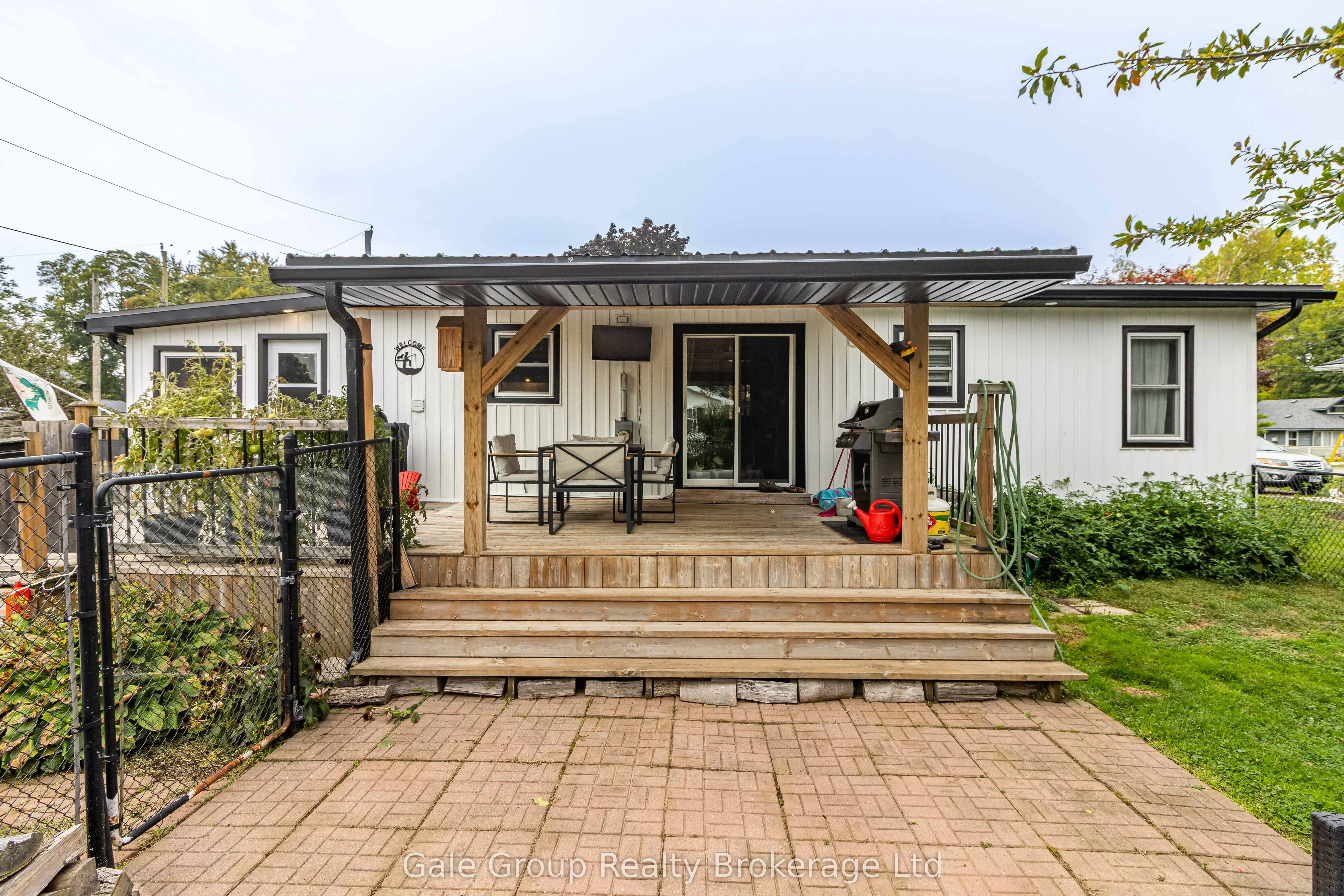 14 Elizabeth Street S