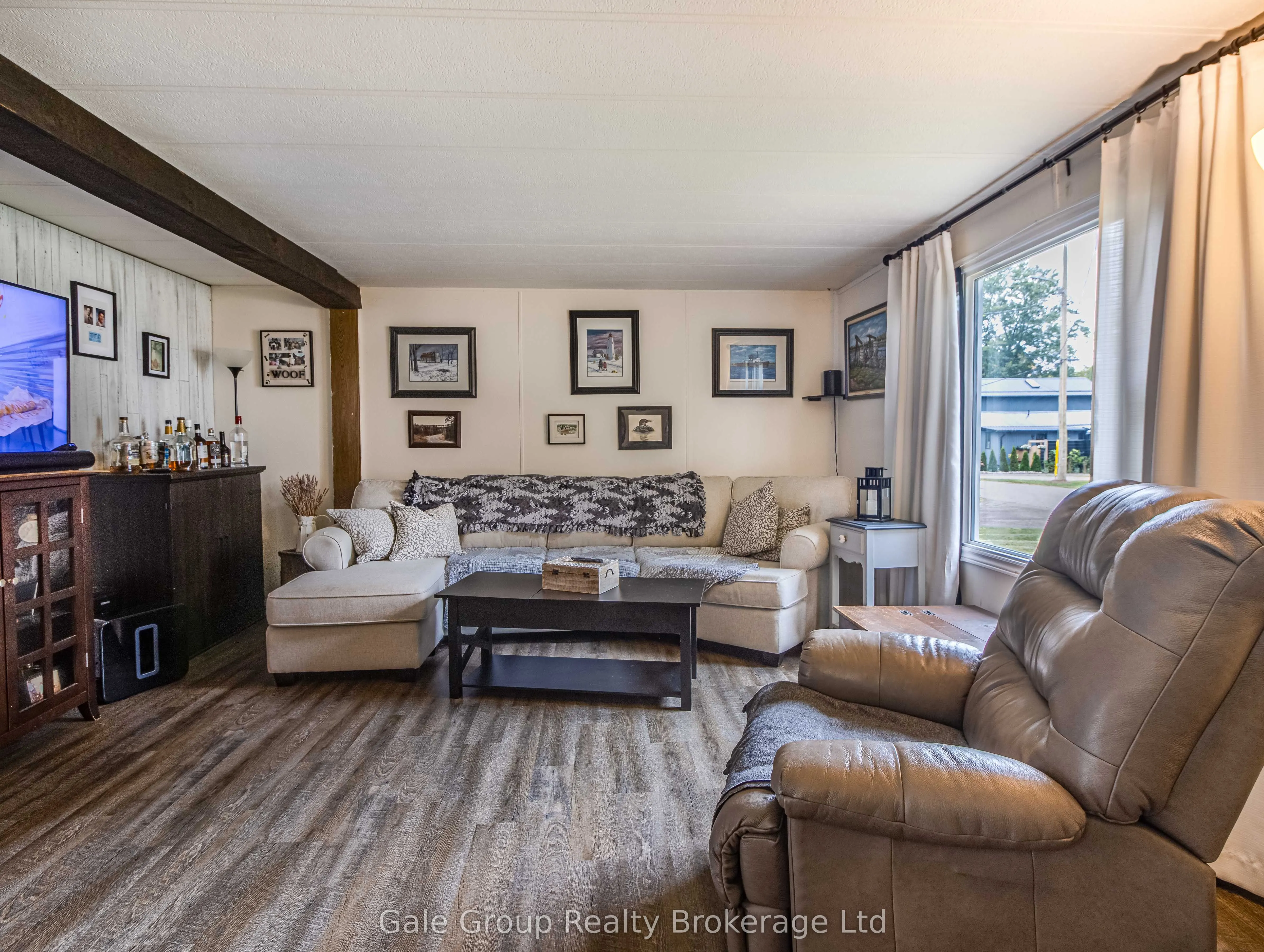 14 Elizabeth Street S