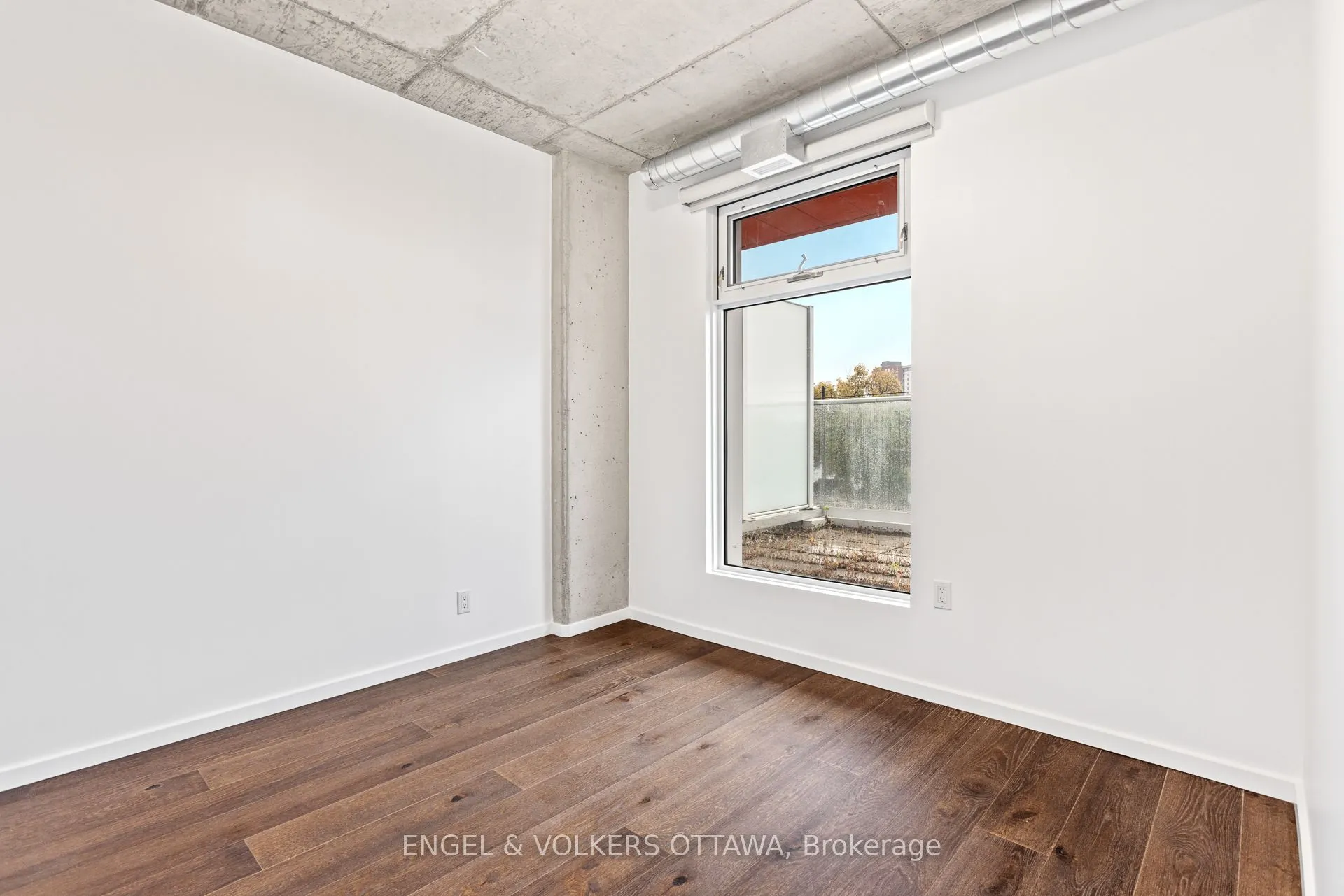 1000 WELLINGTON Street W, #305