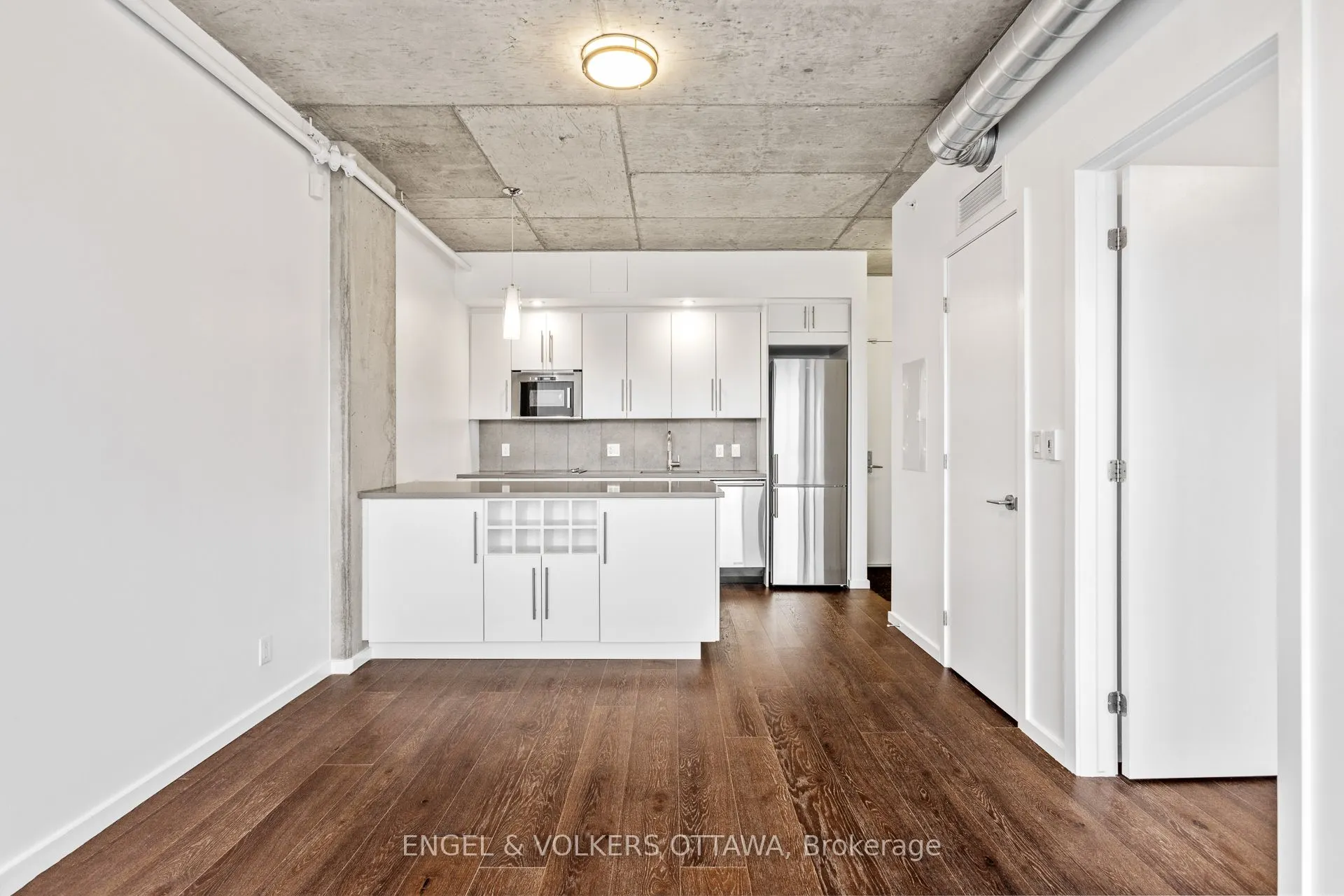 1000 WELLINGTON Street W, #305