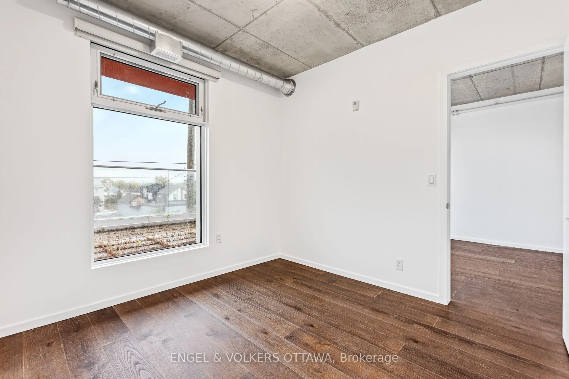 1000 WELLINGTON Street W, #305