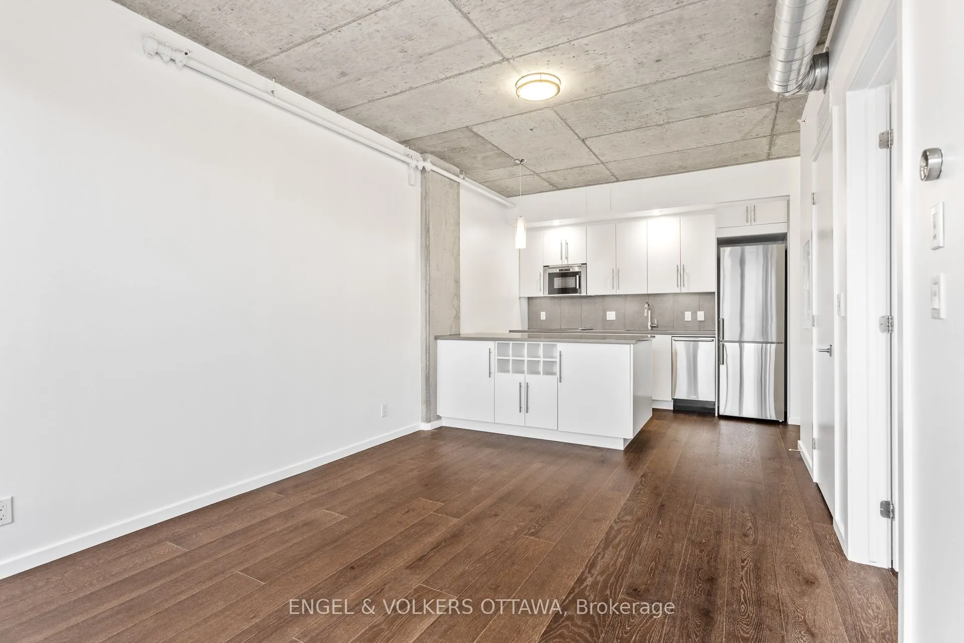 1000 WELLINGTON Street W, #305