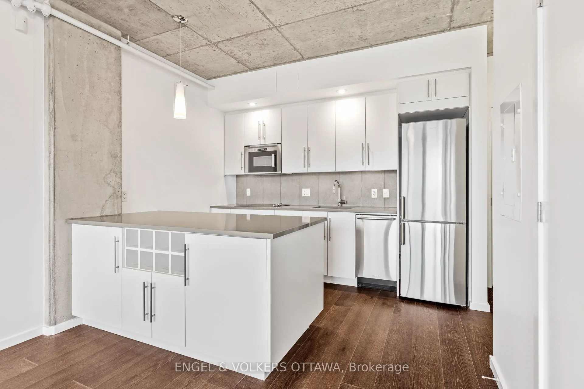 1000 WELLINGTON Street W, #305