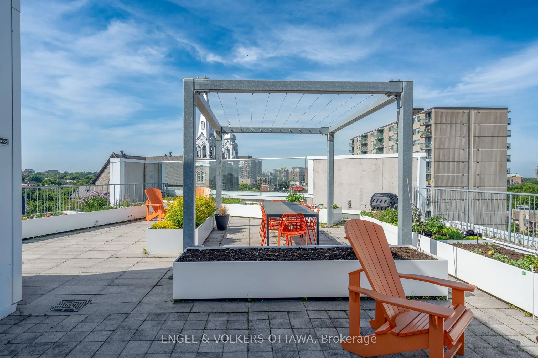 1000 WELLINGTON Street W, #305