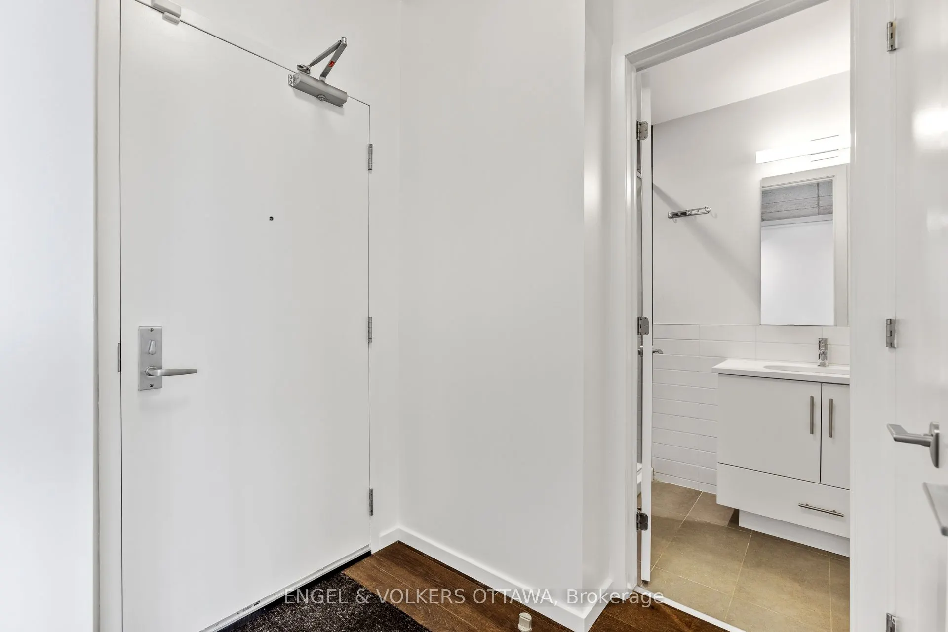 1000 WELLINGTON Street W, #305
