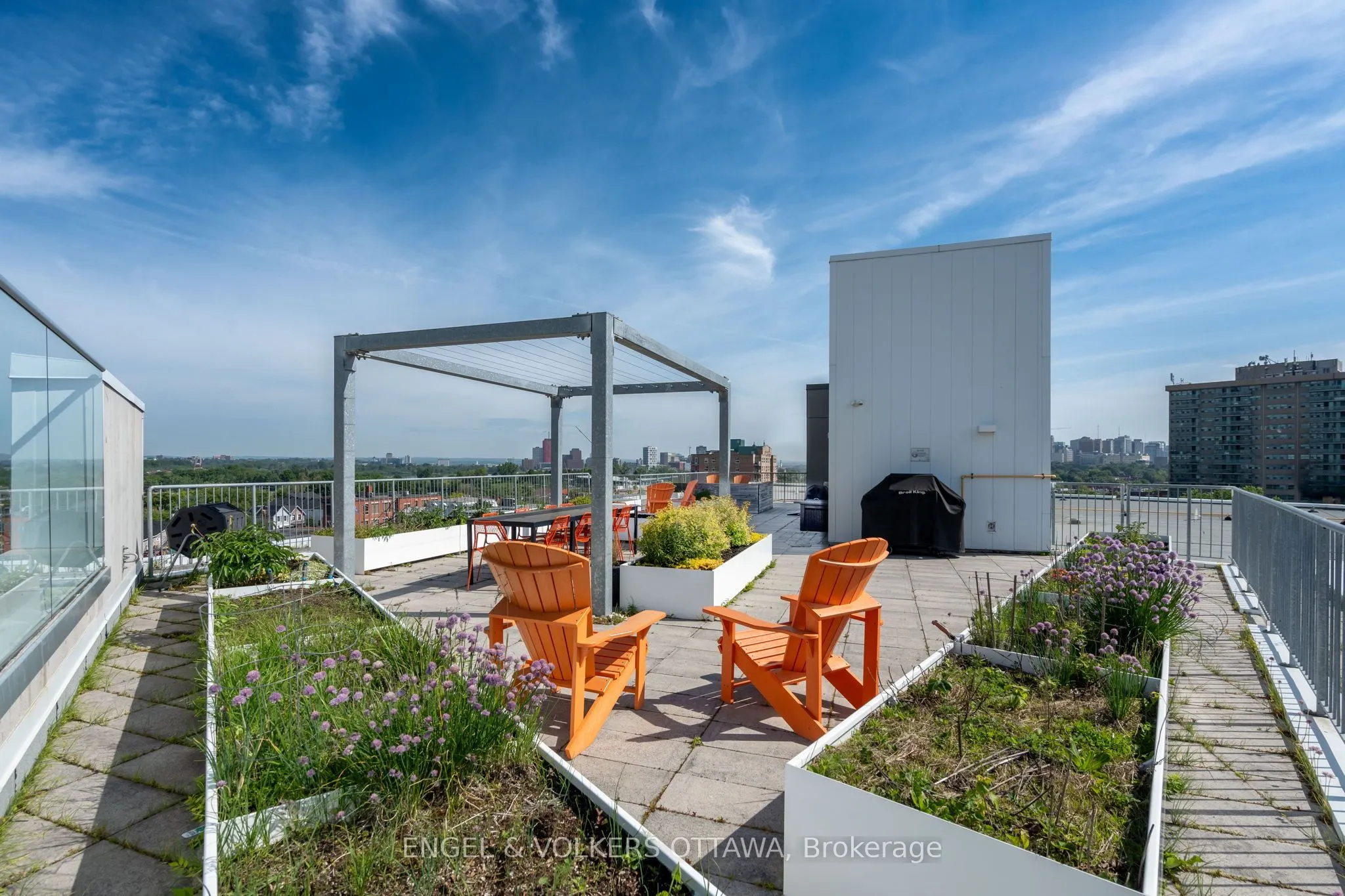 1000 WELLINGTON Street W, #305