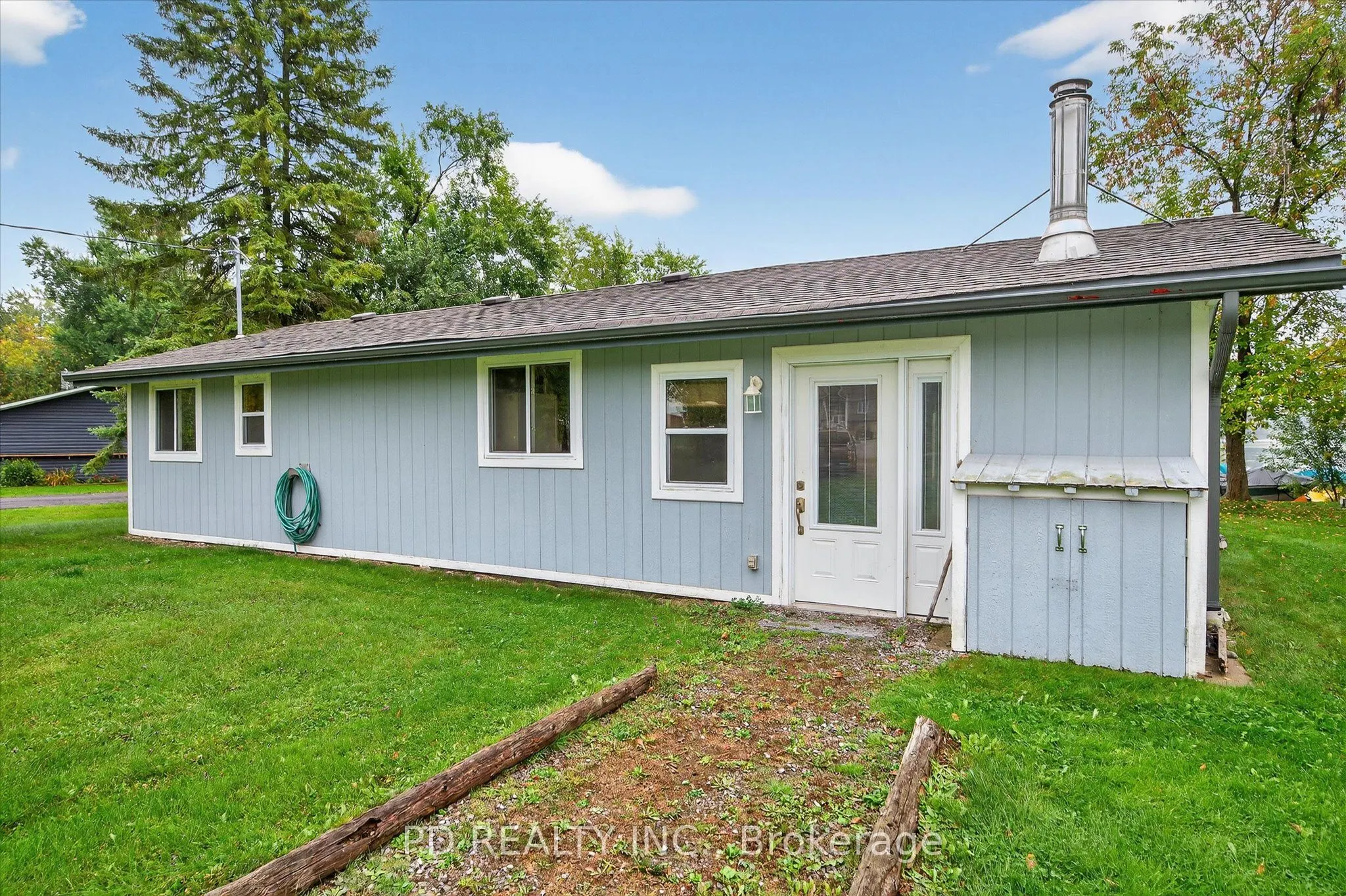 11 Charlotte Crescent
